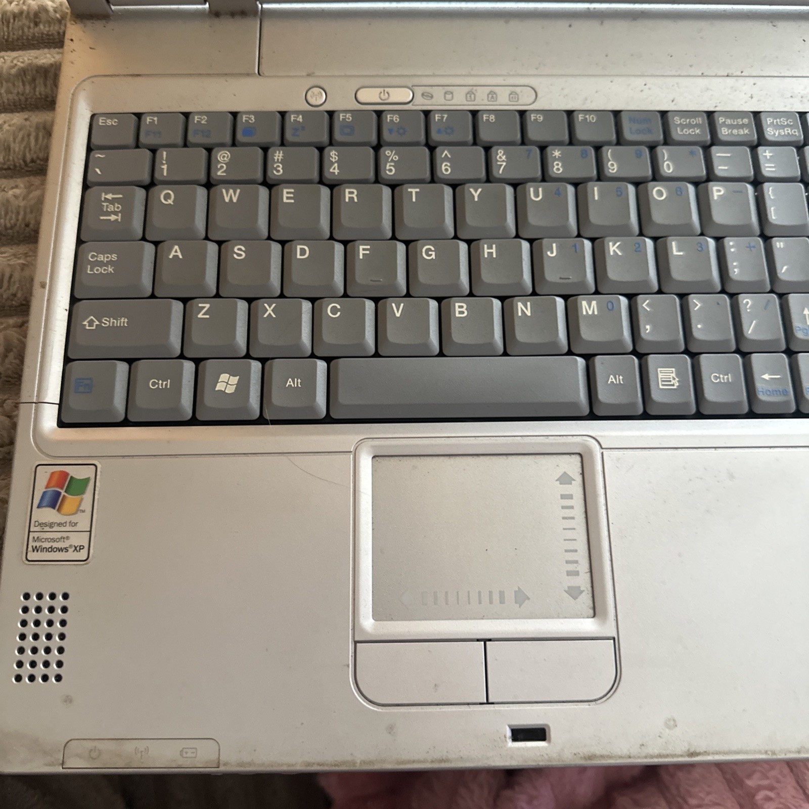 averatec laptop E-1200 With DVD Player No Charger See Description