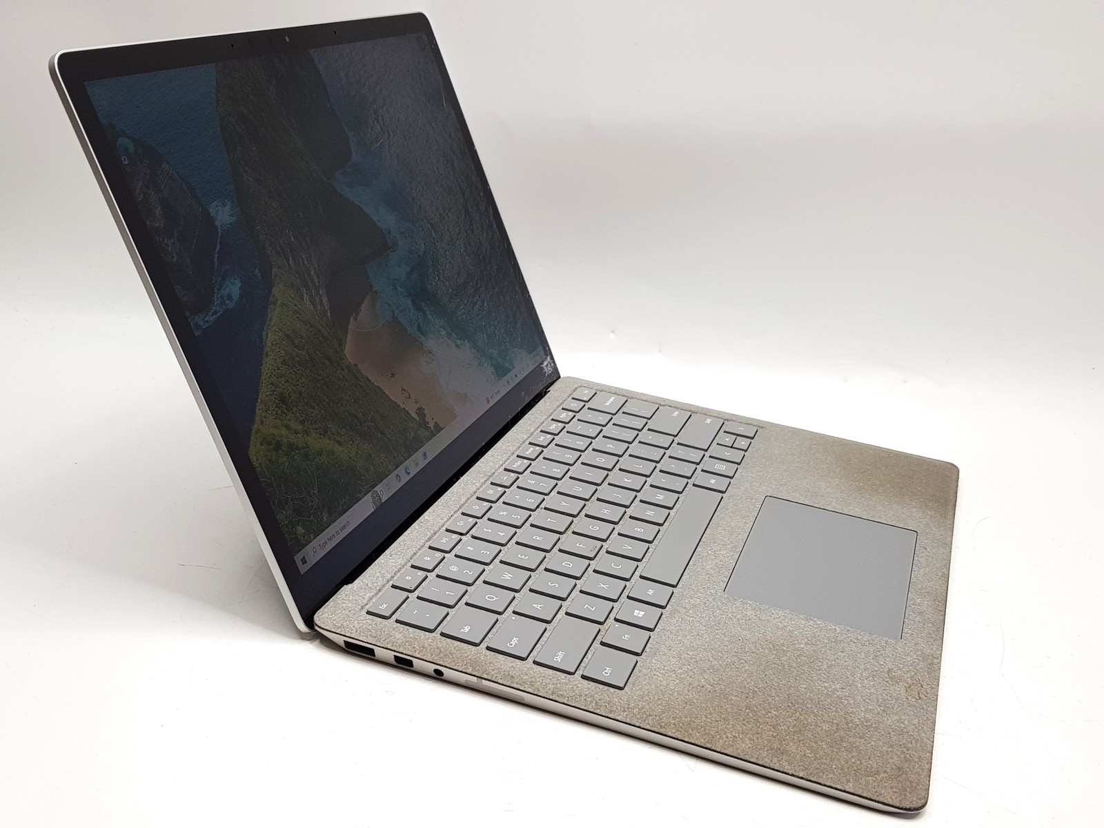 Microsoft Surface Laptop 2 13.5″ i7-8650U 8GB RAM 256GB SSD Win 11 Home Touch