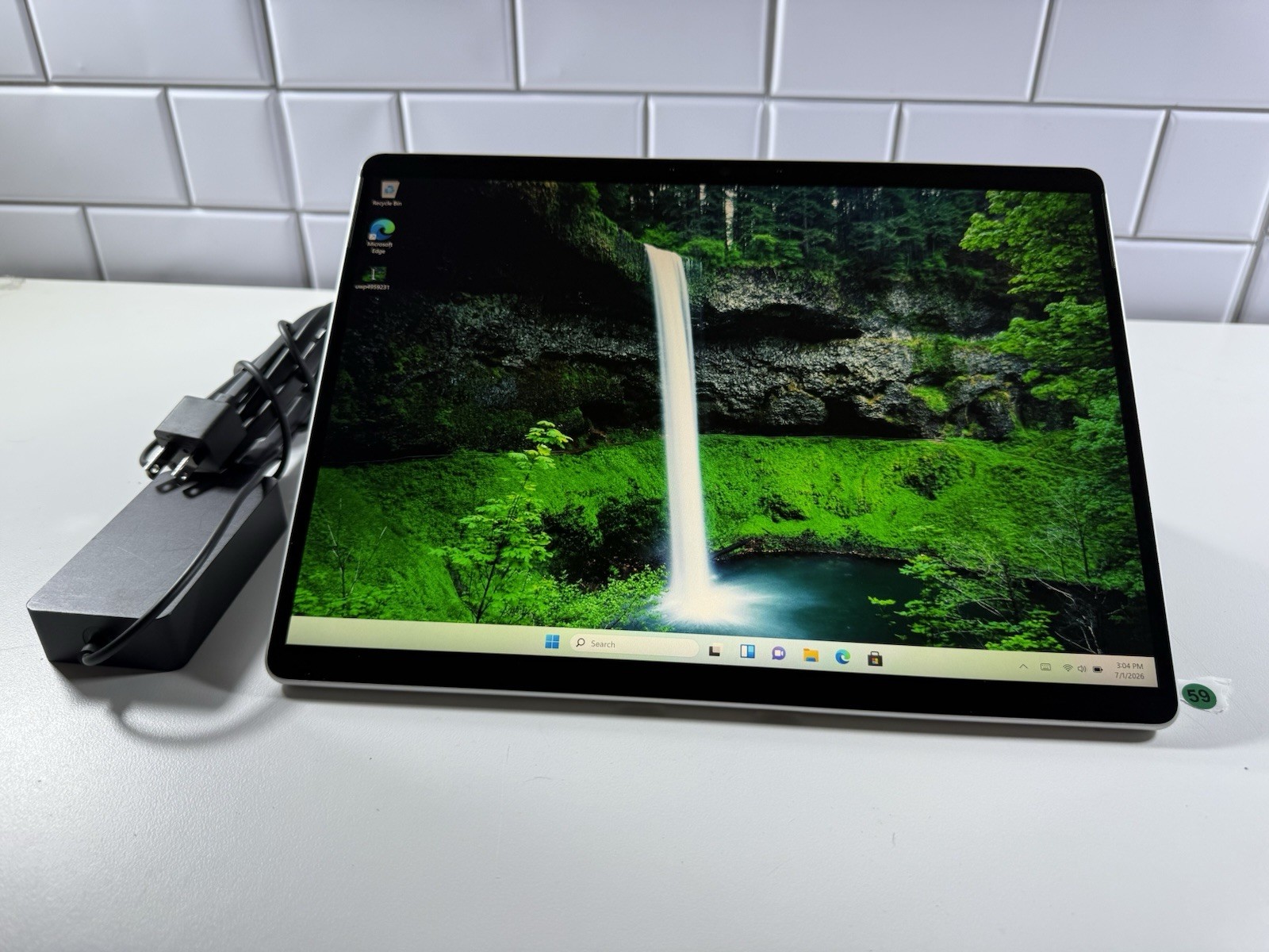 Microsoft Surface Pro 8 (1982) i5-1145G7 – 16GB RAM – 256GB 120Hz – Win 11 Pro