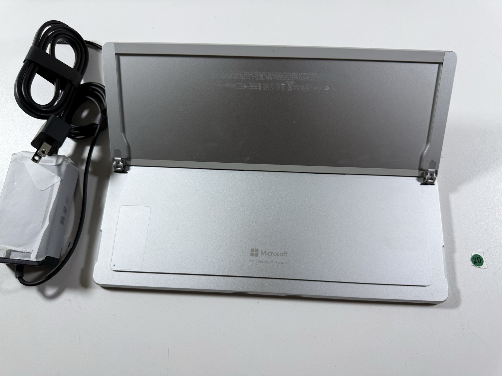 Microsoft Surface Pro 8 (1982) i5-1145G7 – 16GB RAM – 256GB 120Hz – Win 11 Pro