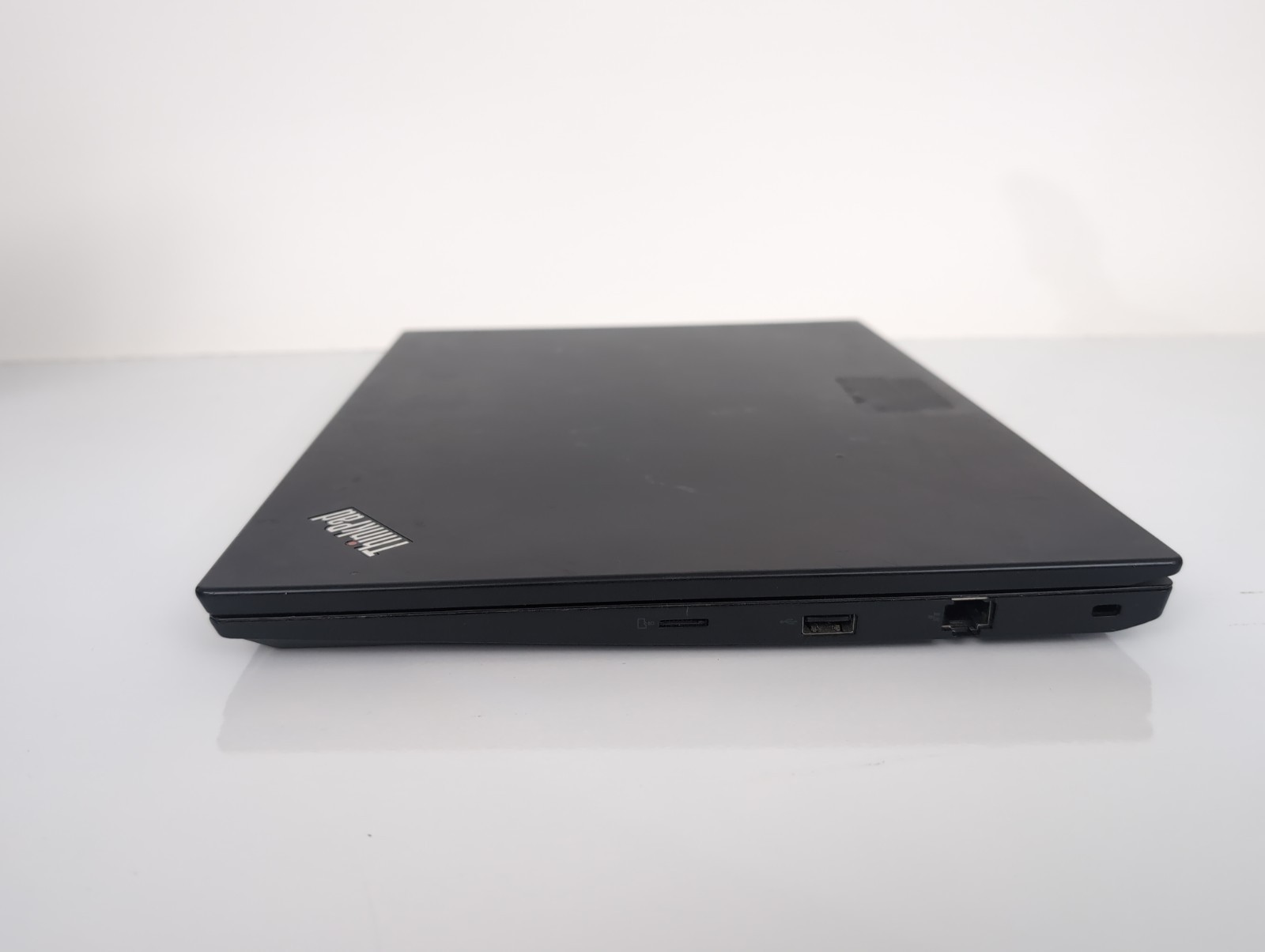 Lenovo ThinkPad E495 14″ W/ Ryzen 7 3700U W/ Radeon Vega Mobile 8GB 256GB SSD