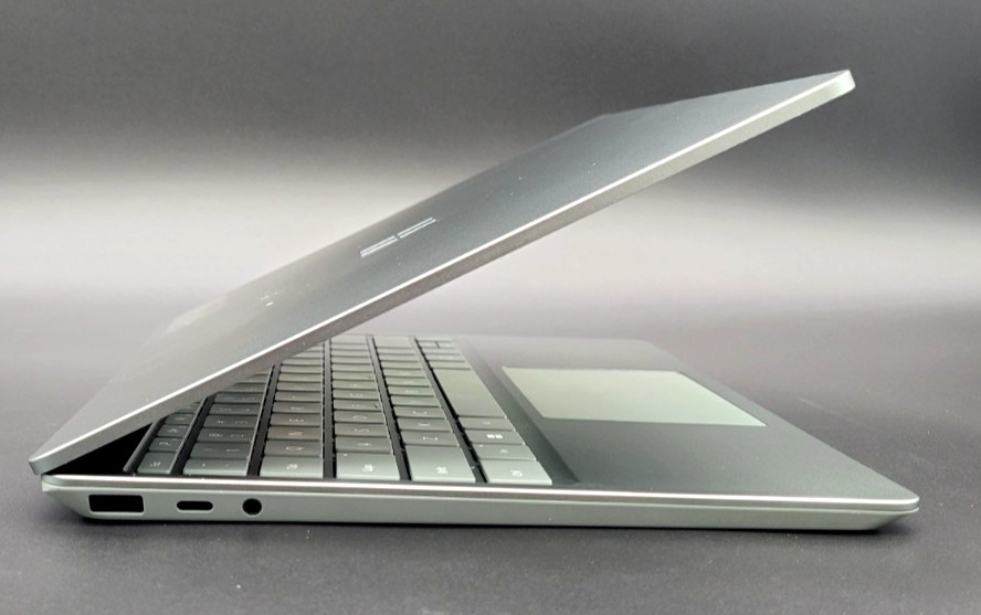 Microsoft Surface Laptop Go 3 12.4″ i5-1235U 8GB RAM 256GB SSD Touchscreen Sage