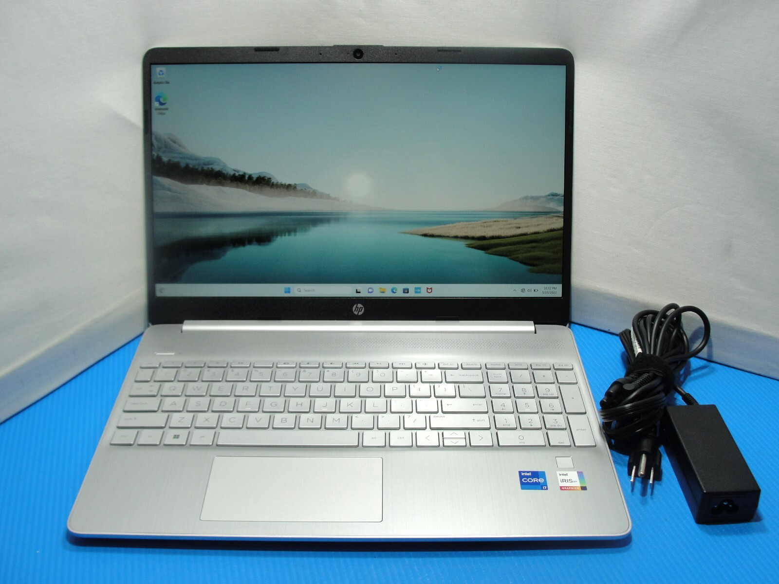 HP 15t-DY200 15.6”FHD TOUCH Intel Core i7-1165G7 2.8GHz 16GB 256GB SSD +Charger