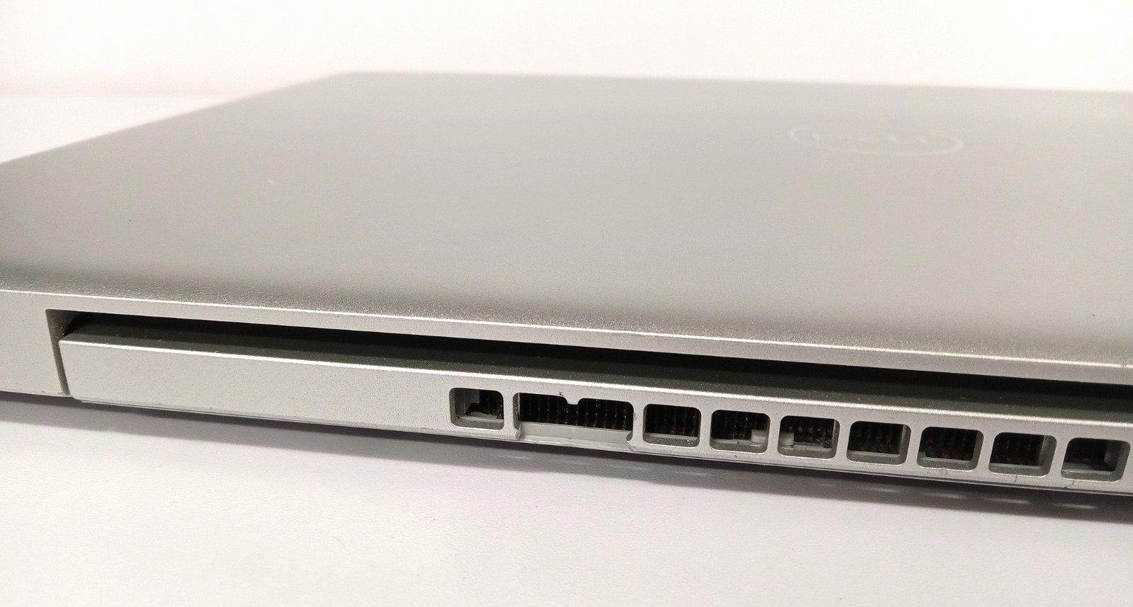 Dell Inspiron 5594 15.6″ Laptop (512GB SSD, i7 10th, 8GB) – Full Function, *COND