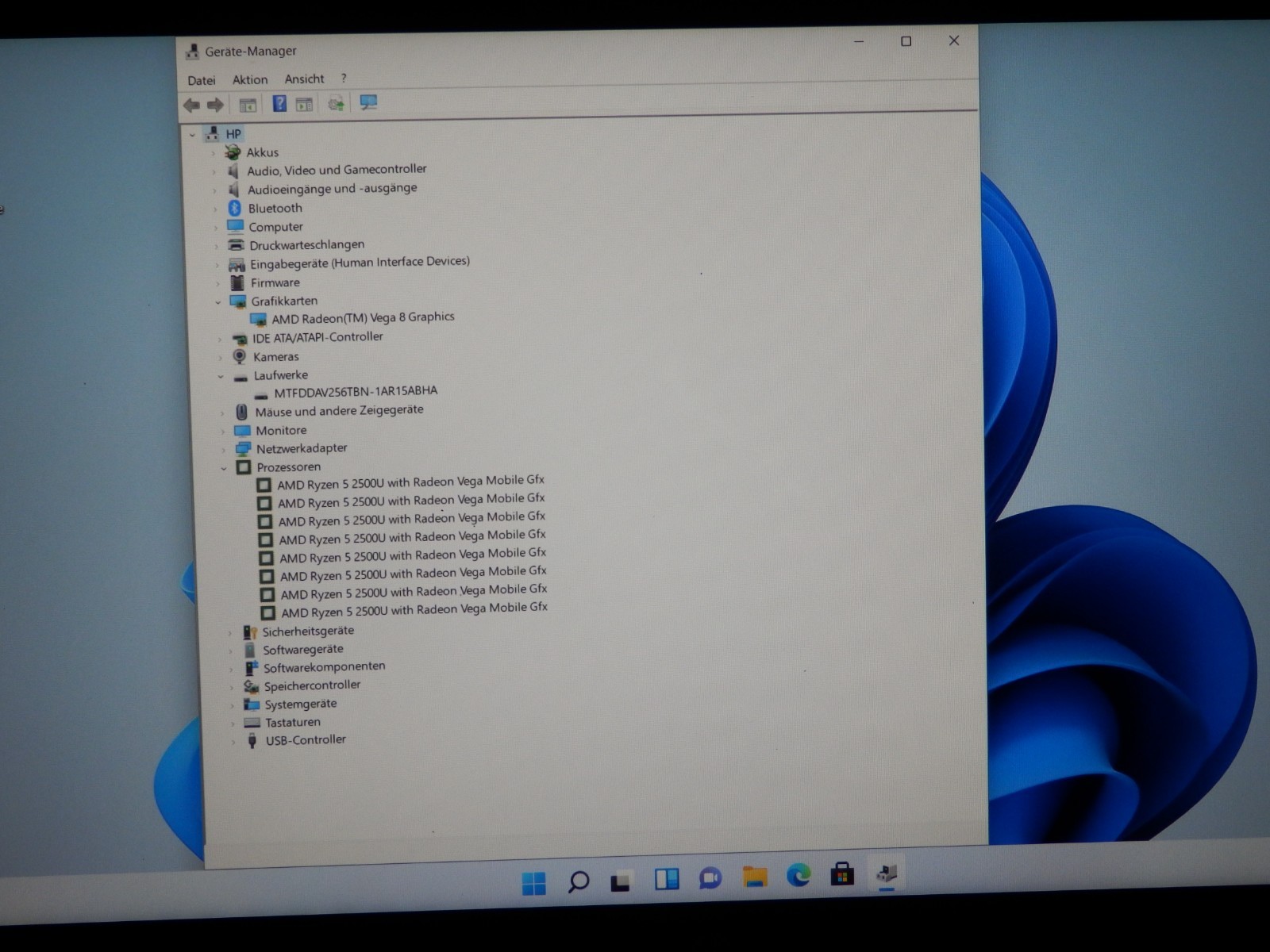 HP Pavilion 15-cw, AMD Ryzen 5 2500U, 8GB Ram, 256GB SSD, Vega 8, 15.6″ inch FHD