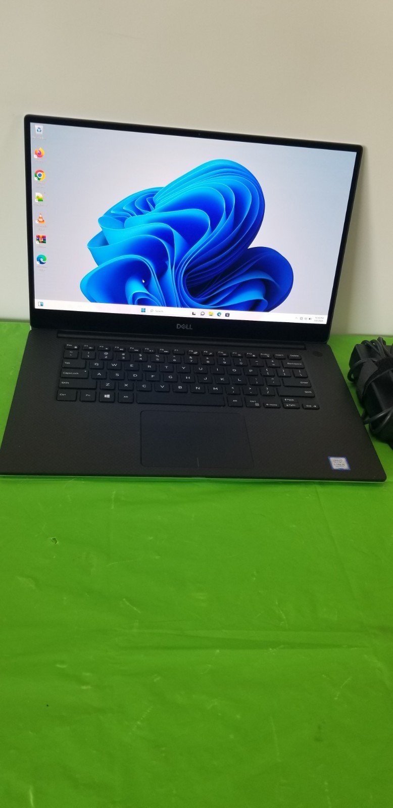 Dell XPS 15 7590 – Intel i5-9300H 2.40GHz — 32GB RAM 512GB SSD,WIN 11