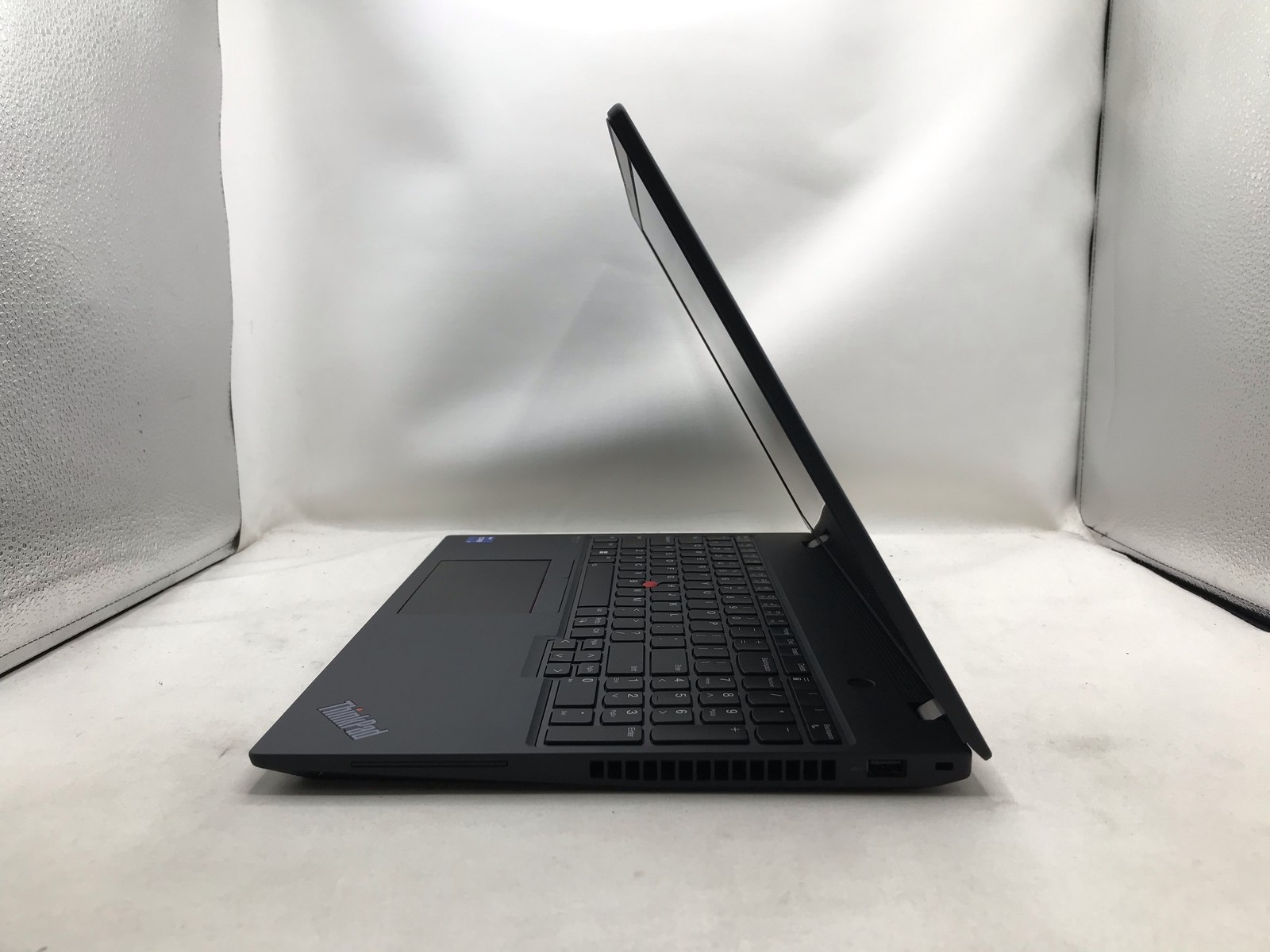LENOVO THINKPAD T16 GEN 1 16″ i7-1260P 16GB RAM 512GB SSD *GRADE D*