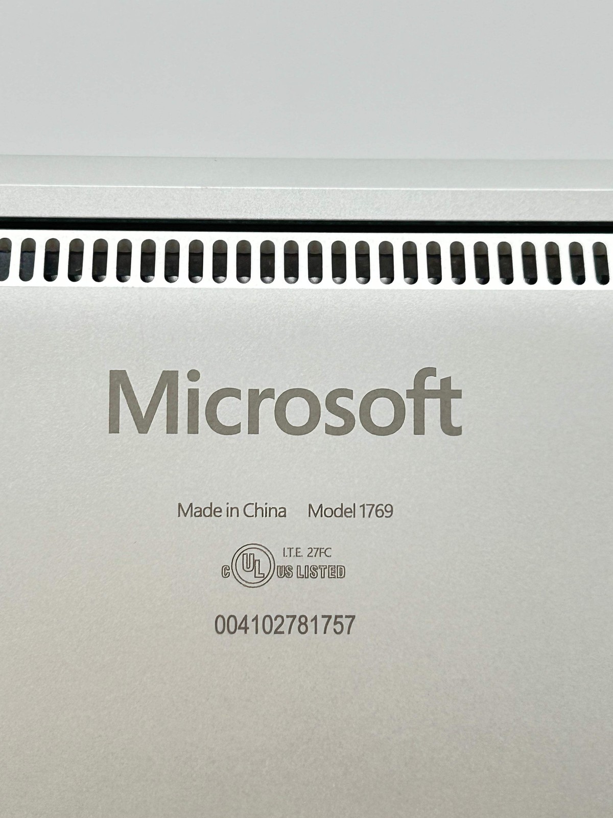 Microsoft Surface 1769 12.3″ i5-7200U 8GB RAM 256GB SSD