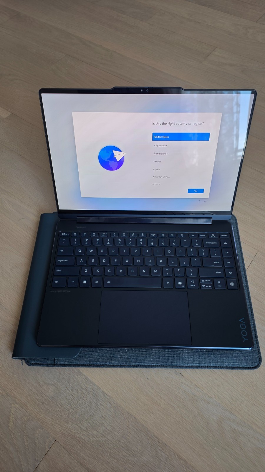 Lenovo Yoga 9i 2-in-1 Aura Edition 14″ 3K 120Hz OLED Ultra 7 258V 32GB 1TB