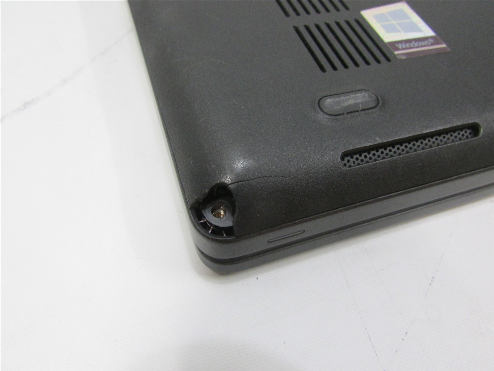 Dell Latitude 5400 i5-8365U 1.6GHz 8GB RAM 256GB m.2 14″ Windows 11 Pro COSM DMG