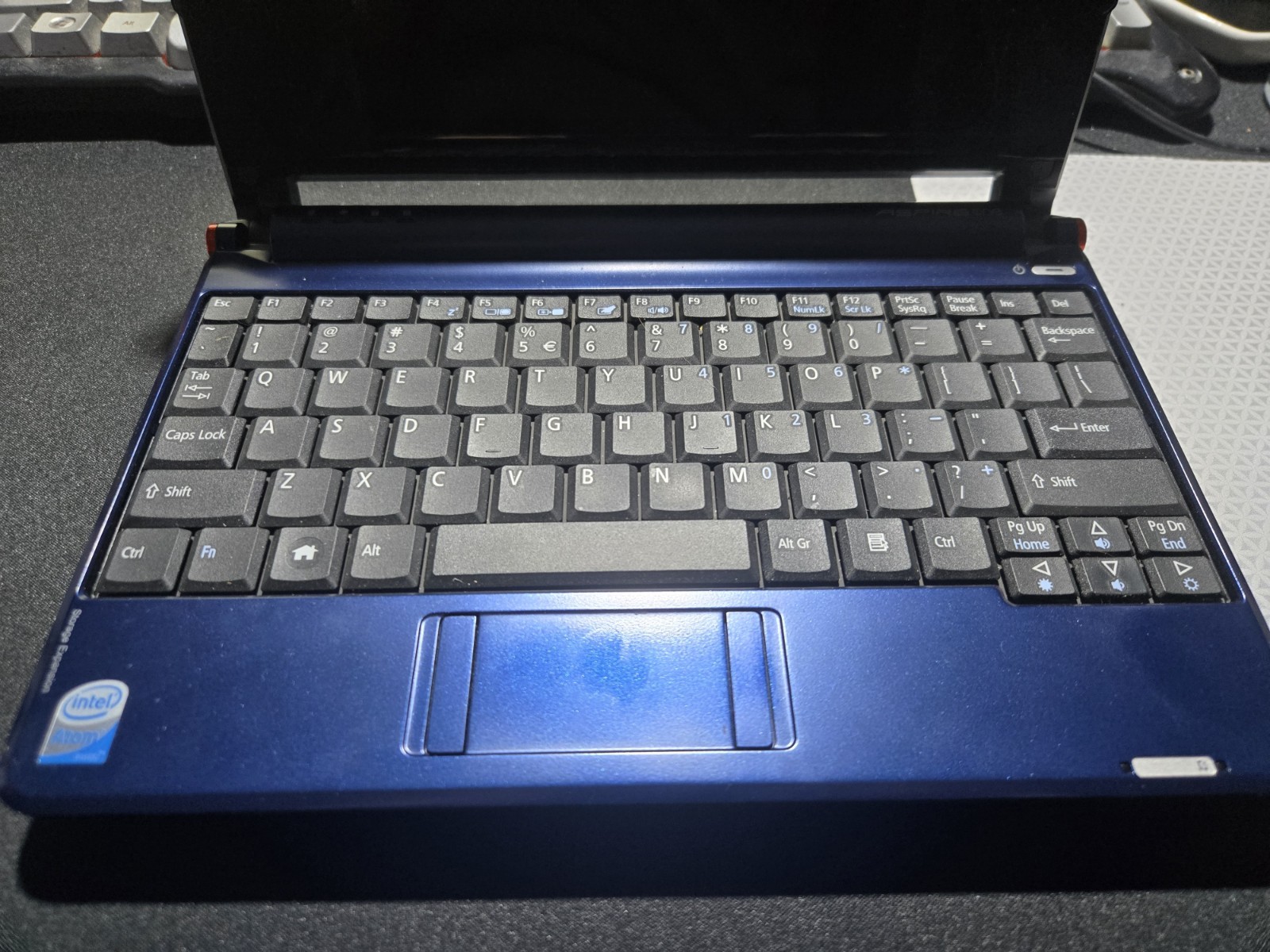 Acer Aspire One ZG5 Netbook Blue W/ Case No Power Dead Battery READ