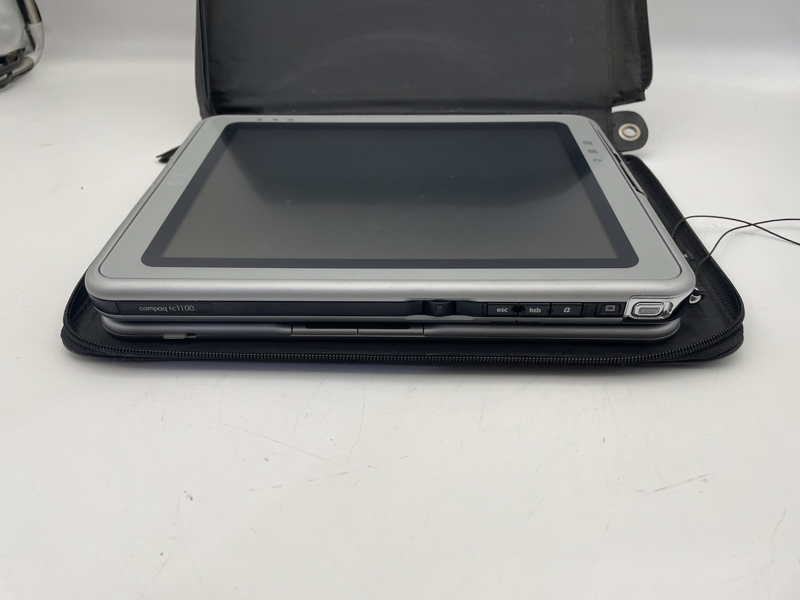HP TC1100 Windows XP Tablet 1.00GHz w/ Pen , Keyboard Dock and Case