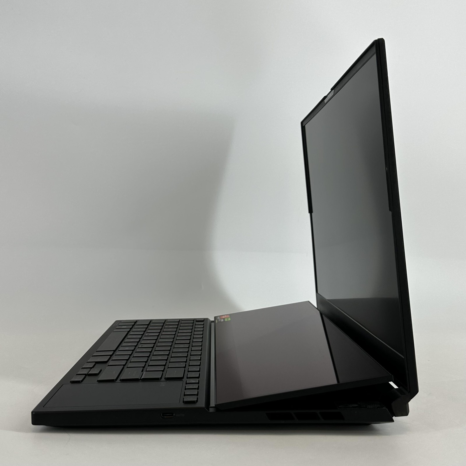 Asus ROG Zephyrus Duo 16 GX650 240Hz QHD+ TOUCH Ryzen 9 7945HX 64GB 2TB RTX 4090