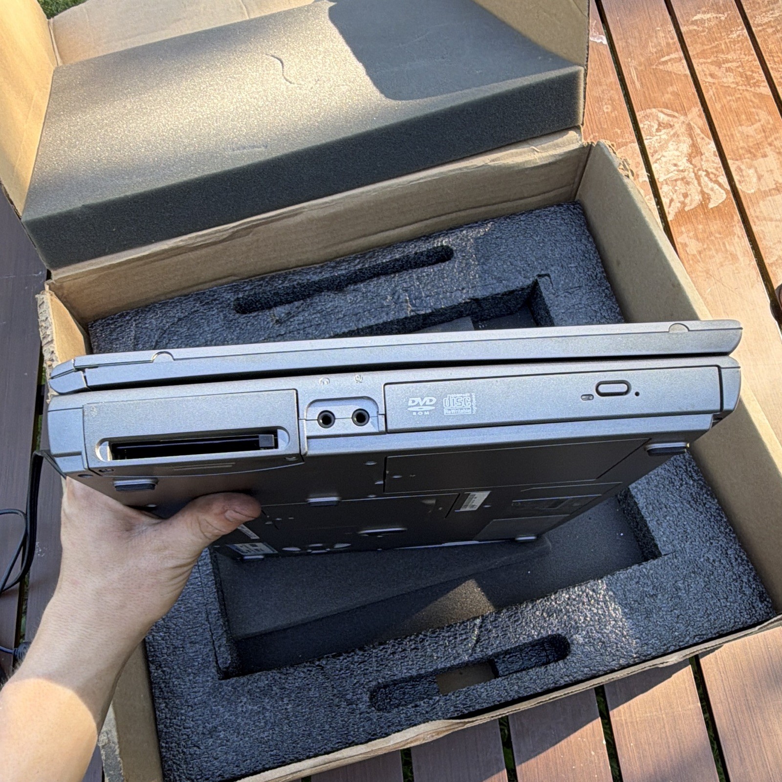 Dell Inspiron 1100 15in Laptop Pentium 4 Windows XP Home w/ Charger