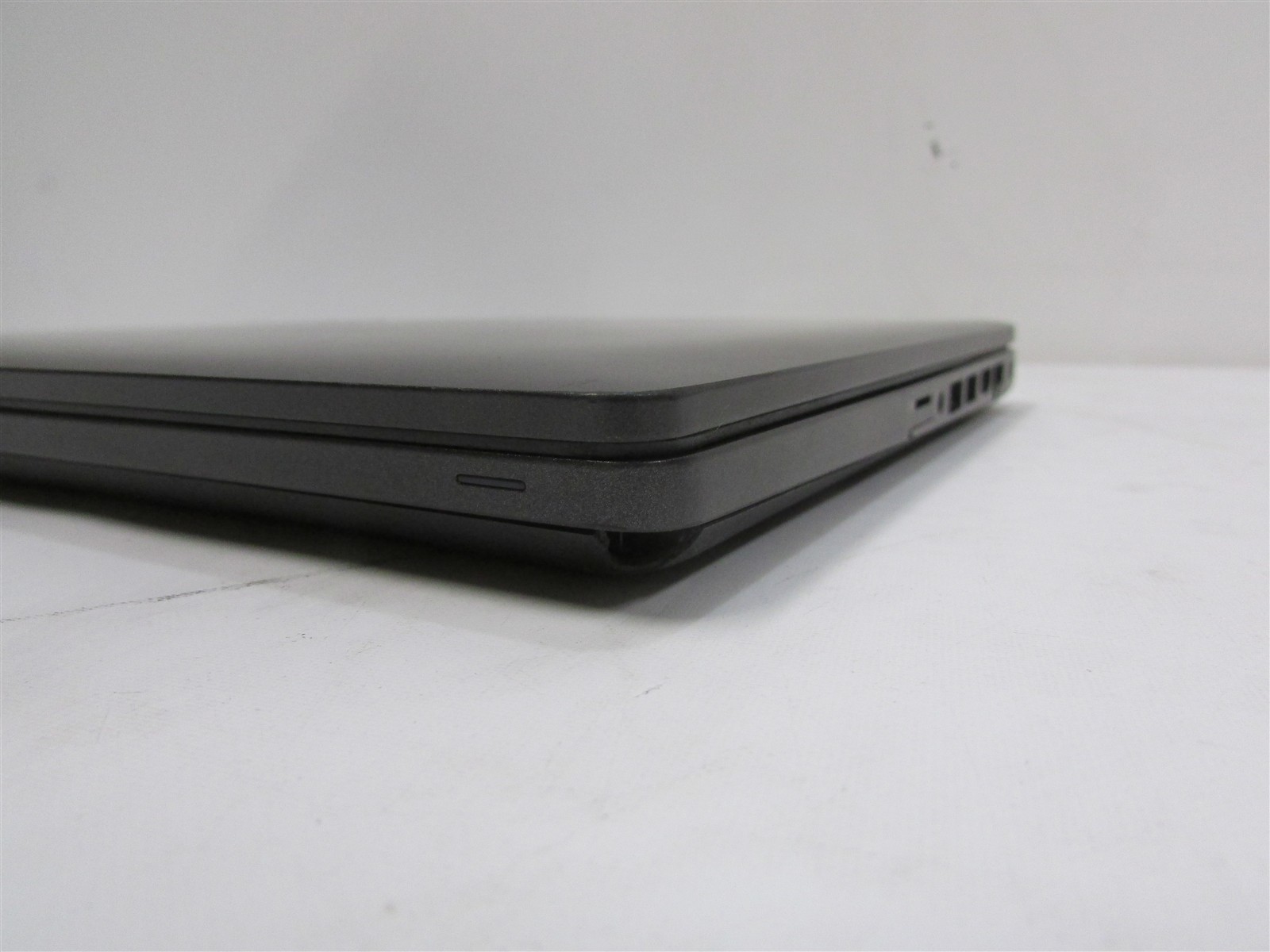 Dell Latitude 5400 i5-8365U 1.6GHz 8GB RAM 256GB m.2 14″ Windows 11 Pro COSM DMG