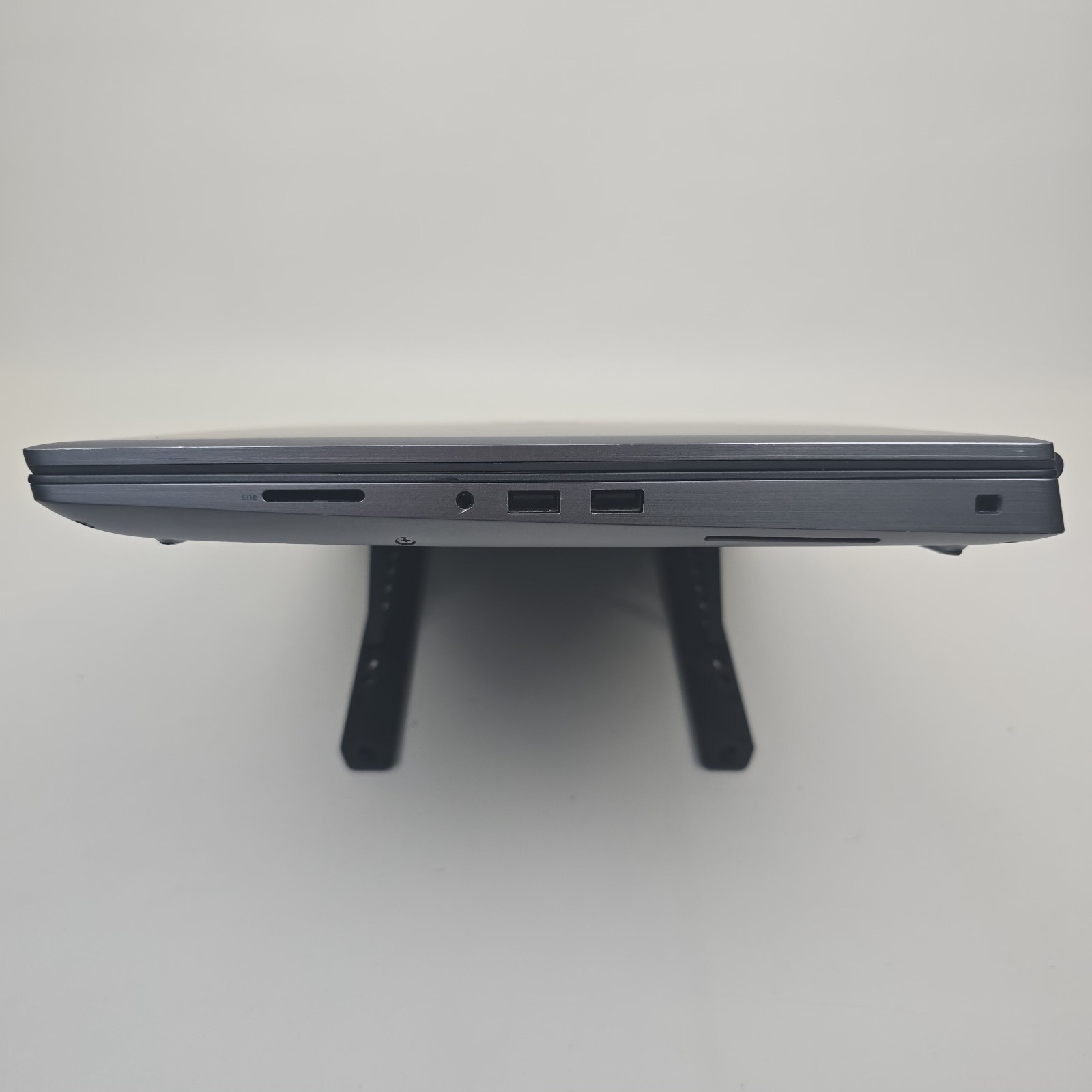 Dell Precision 7760 FHD Xeon W-11855M 64GB 1TB Intel UHD NO OS/AC
