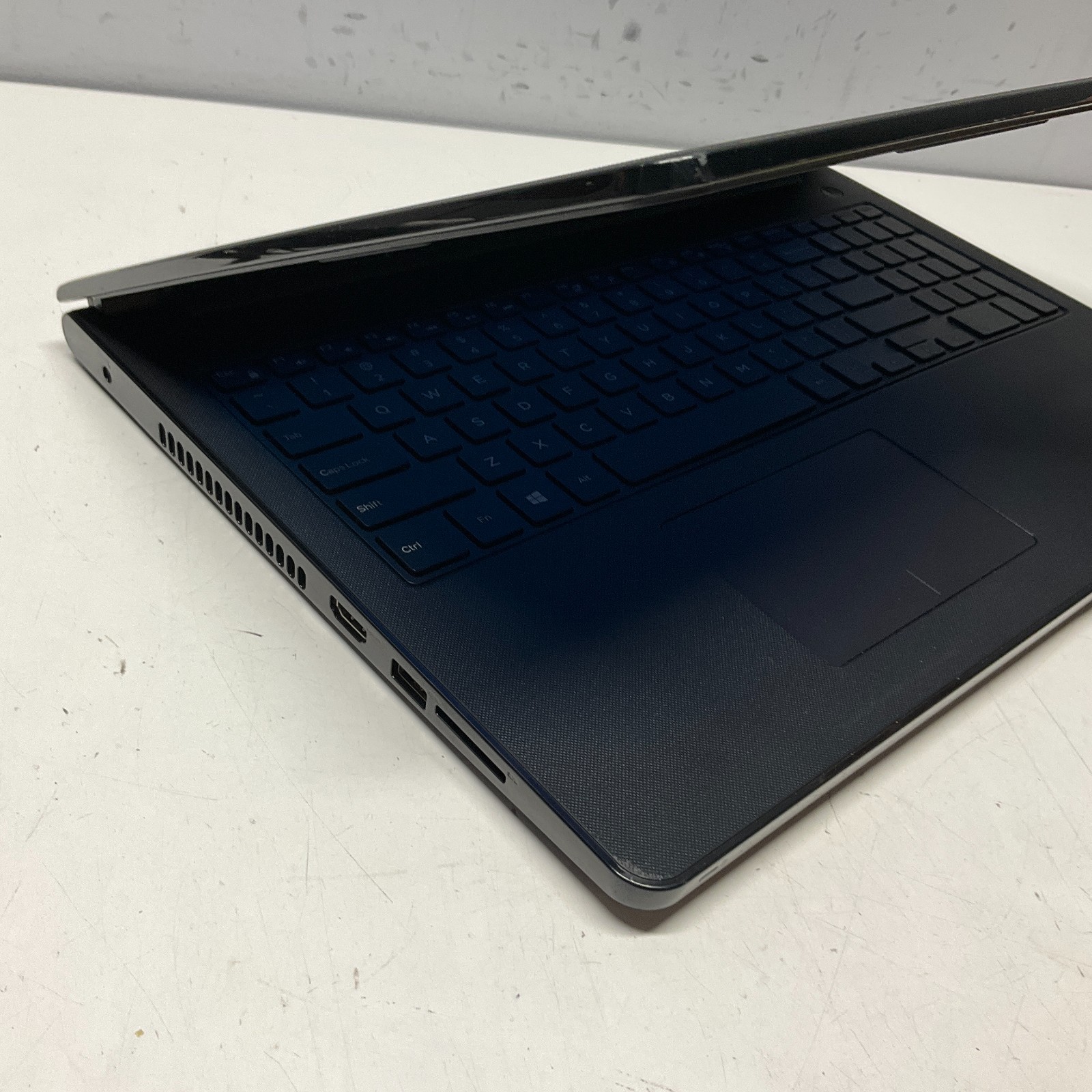 Dell Inspiron 15-3552: Pentium N3700 1.60GHz 4GB 100GB SSD Windows 10 Pro Laptop