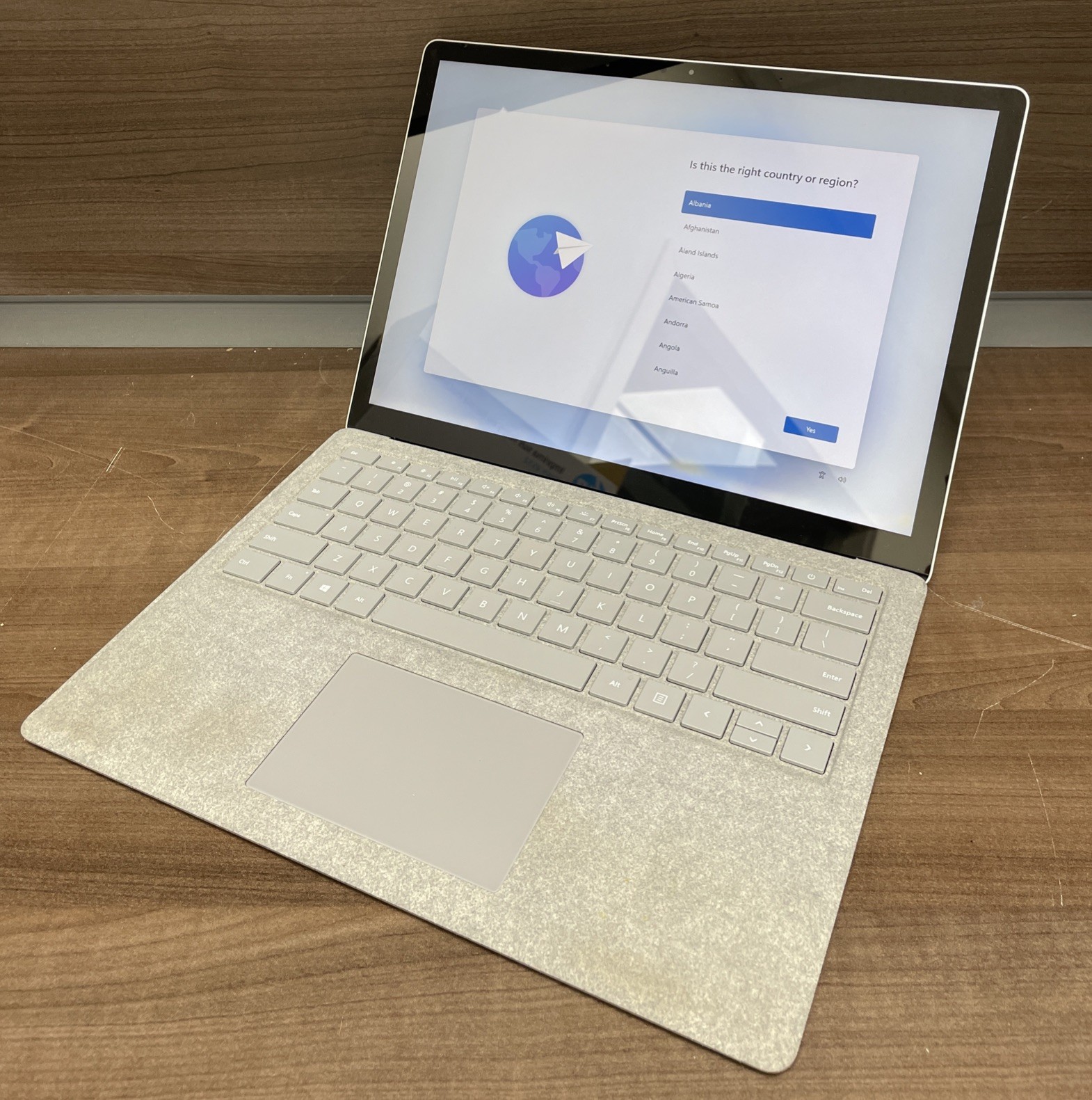 Microsoft Surface Laptop 2 13.5″ 256GB SSD, Intel Core i5 8350U, 8GB RAM