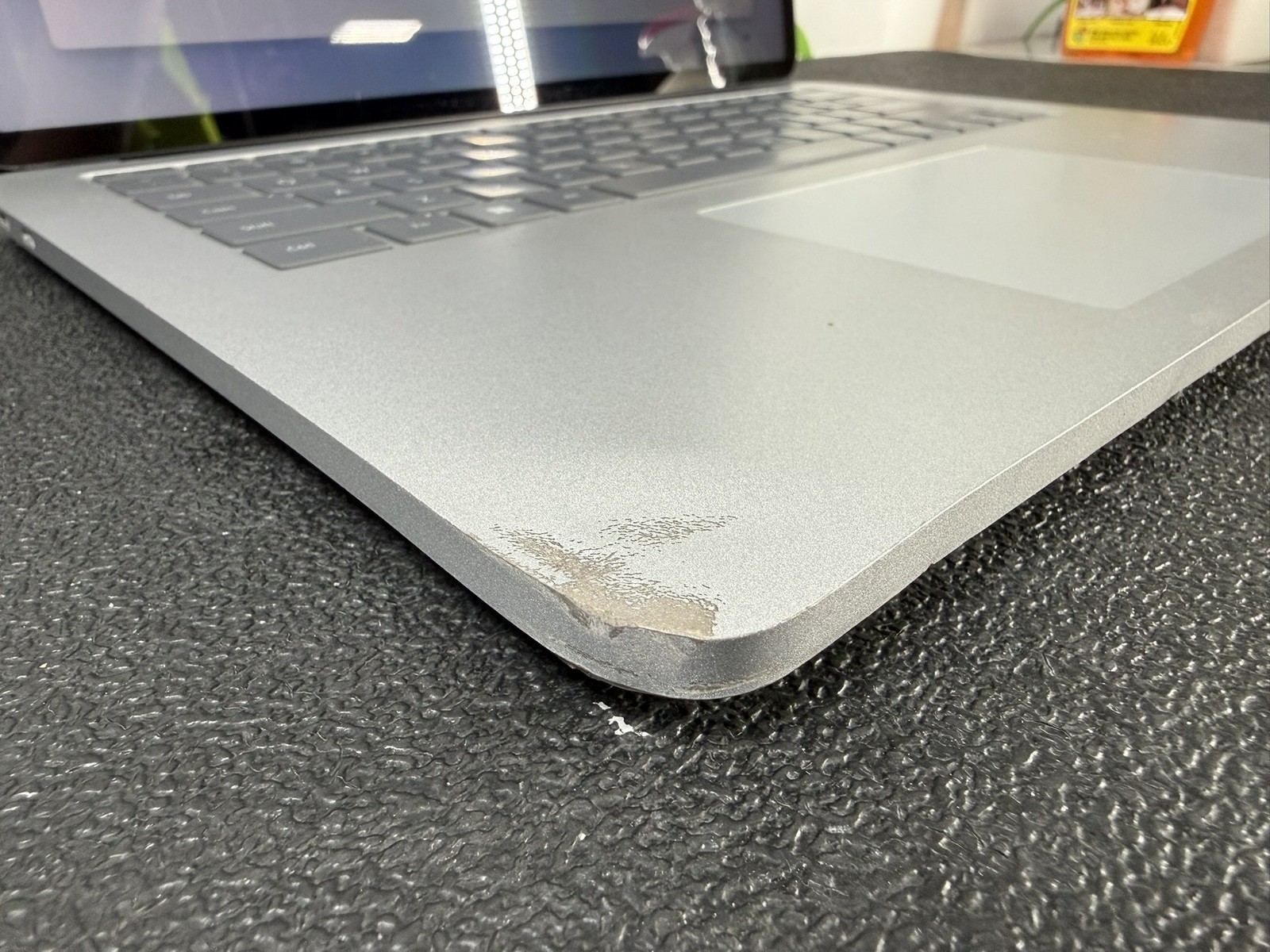 Microsoft Surface Laptop Studio i5-11300H 3.1GHz 16GB DDR4 256GB M.2 – READ
