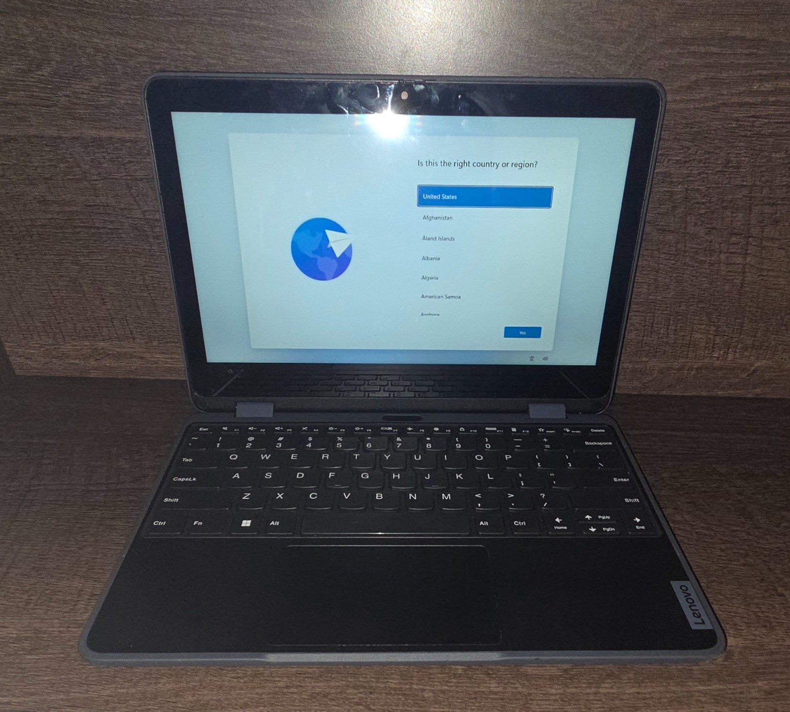 Lenovo 300w Yoga Gen 4 11.6″ 2-in-1 Touchscreen Laptop Intel N100 8GB RAM 128GB