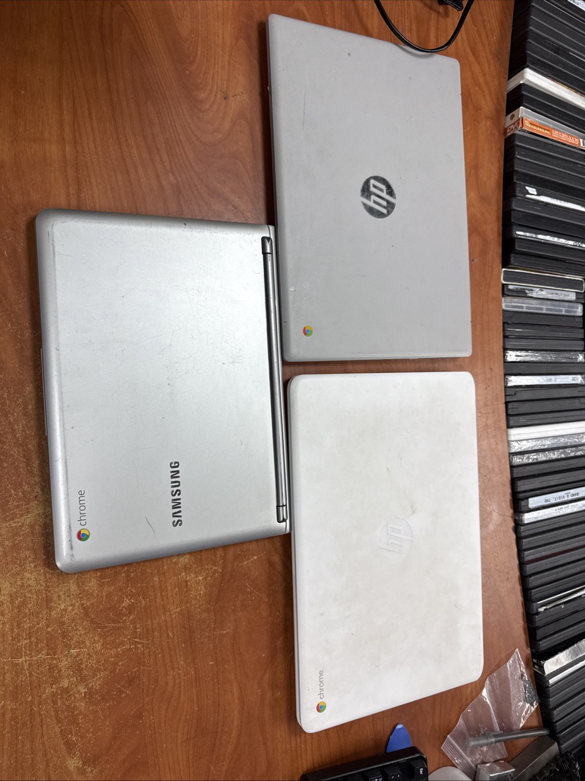 LOT OF 3 Chromebooks 2HP 1SAMSUNG XE303C12 FOR PARTS ONLY- AS-IS FOR PARTS
