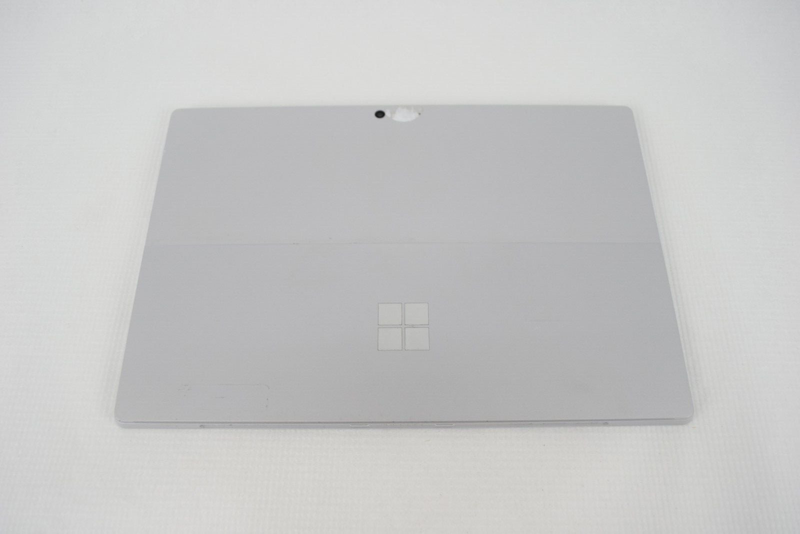 Microsoft 1796 Intel i7-5th 8 GB Ram OS Not Installed 256 GB HDD Cracked