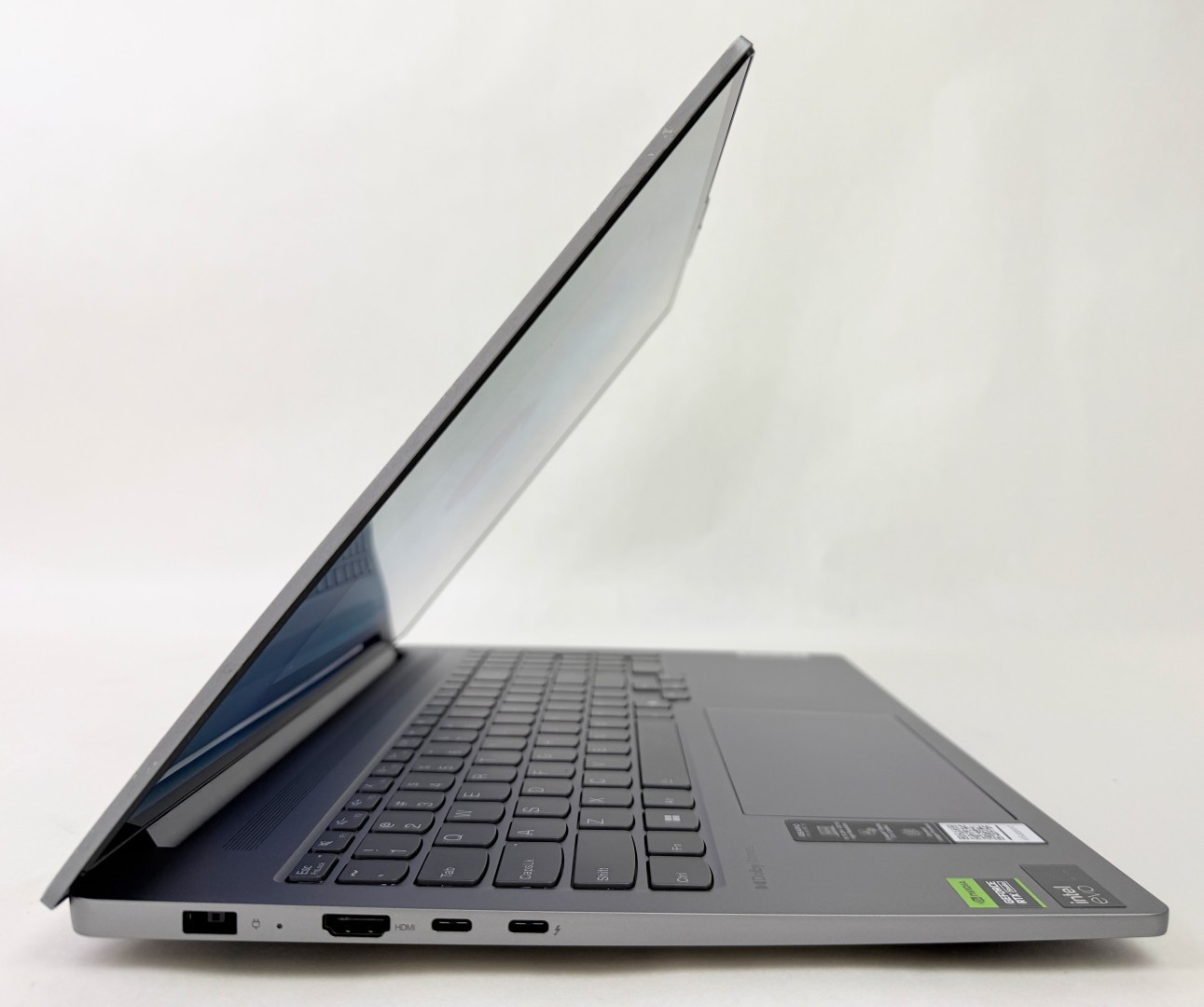 Lenovo IdeaPad Pro 5i 16″ 2048×1280 OLED Touch Ultra 9 185H 32GB 1TB 4050