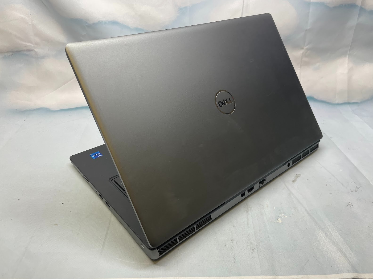 Dell Precision 7760 | i7-11800H | 8GB RAM | 256GB NVME SSD | w/ AC