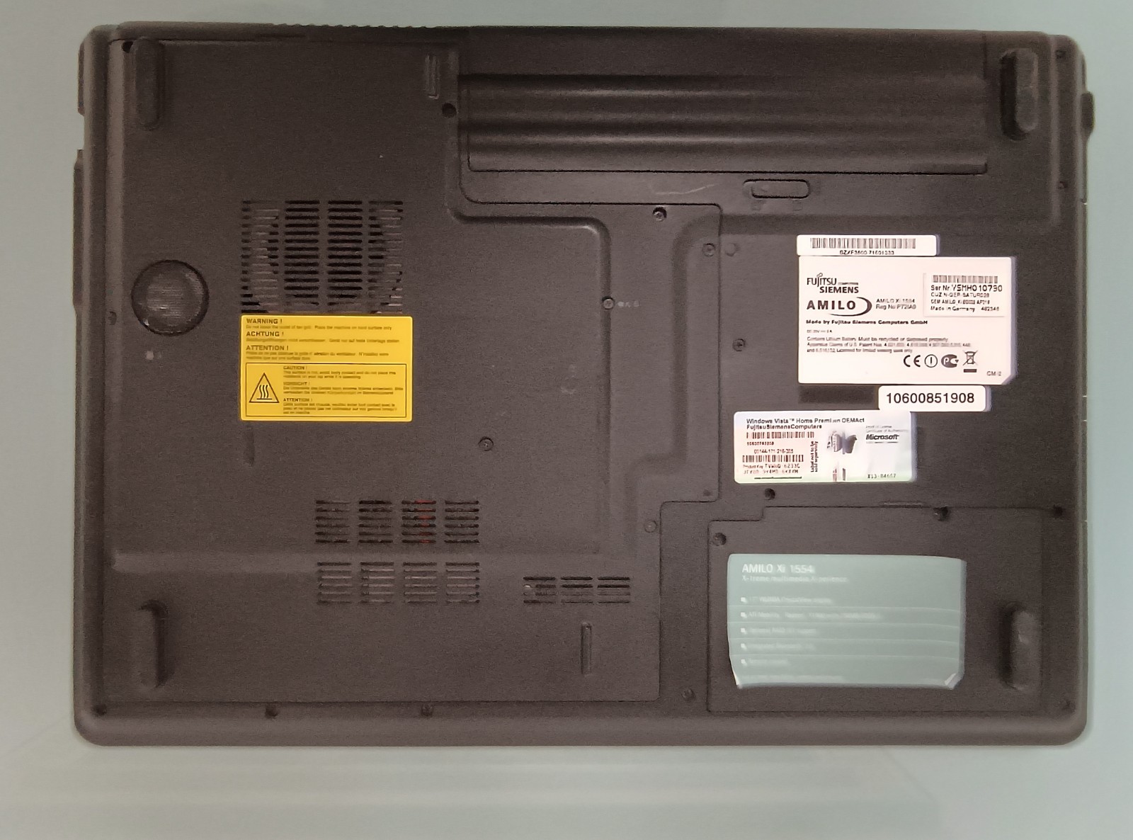 Notebook Fujitsu Siemens Amilo Xi 1554 with charging cable and ANTIX Linux