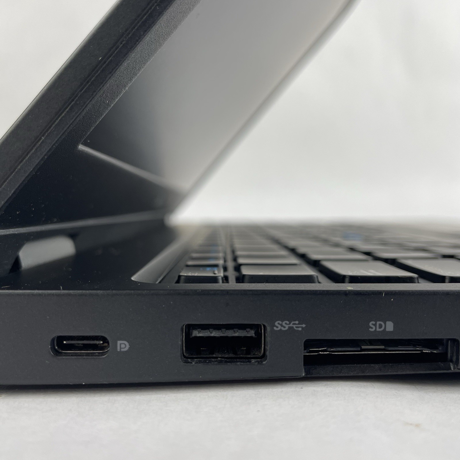 Dell Latitude 5590 15.6″ i7-8650U 1.90 GHz 8 GB RAM No SSD/OS/AC