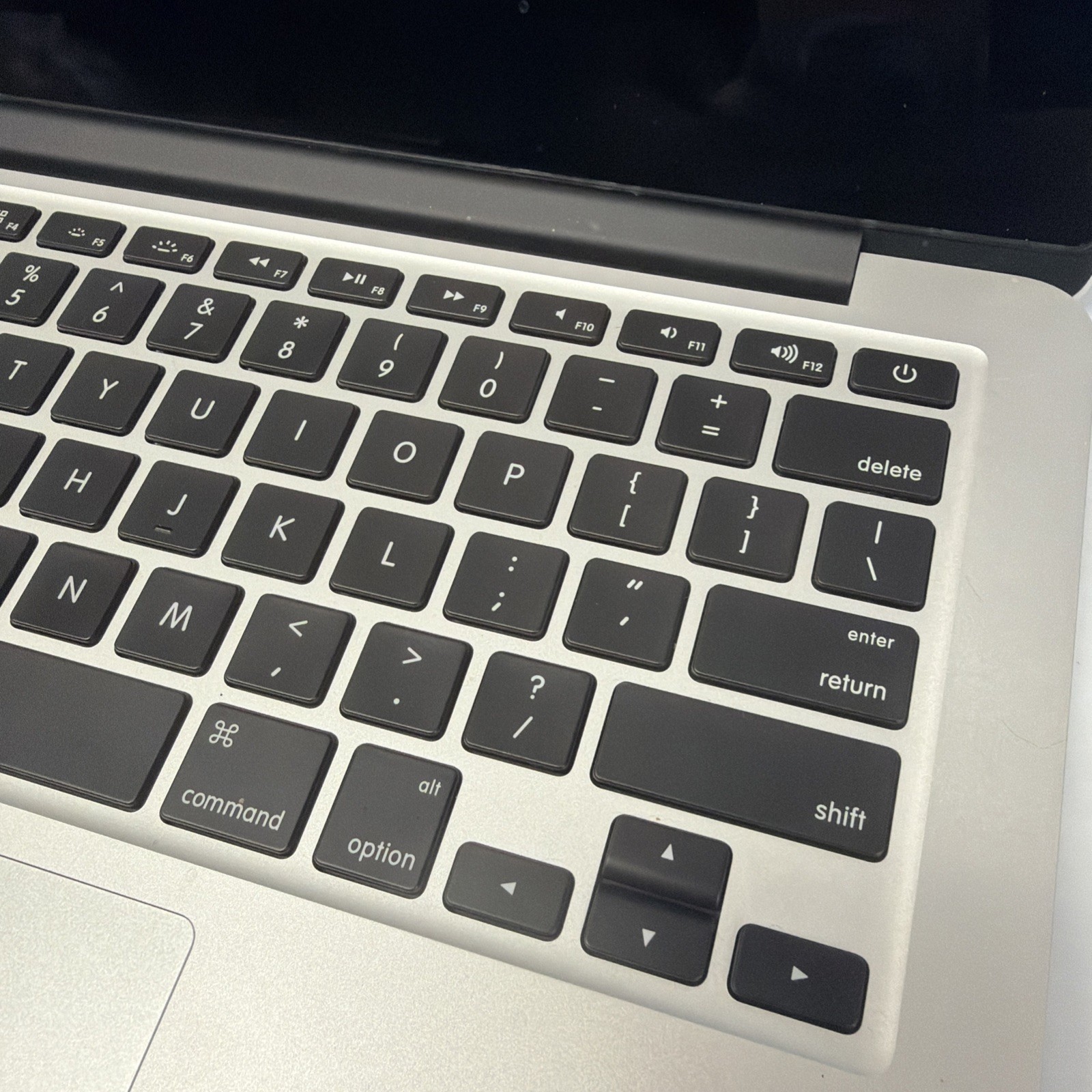 MacBook Pro 13″ A1502 EMC 2678 For Parts/Repair No SSD No Power