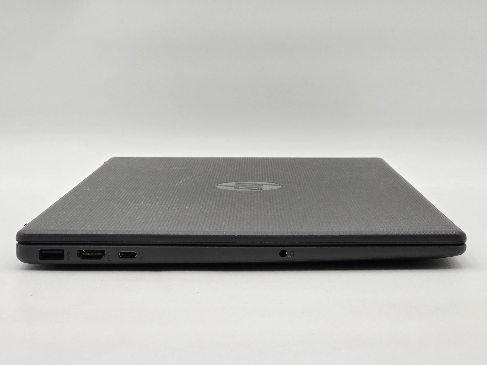 HP 255 G10 15″ HD RYZEN 3 7320U WITH RADEON GRAPHICS 256GB SSD 8GB W11 AMD
