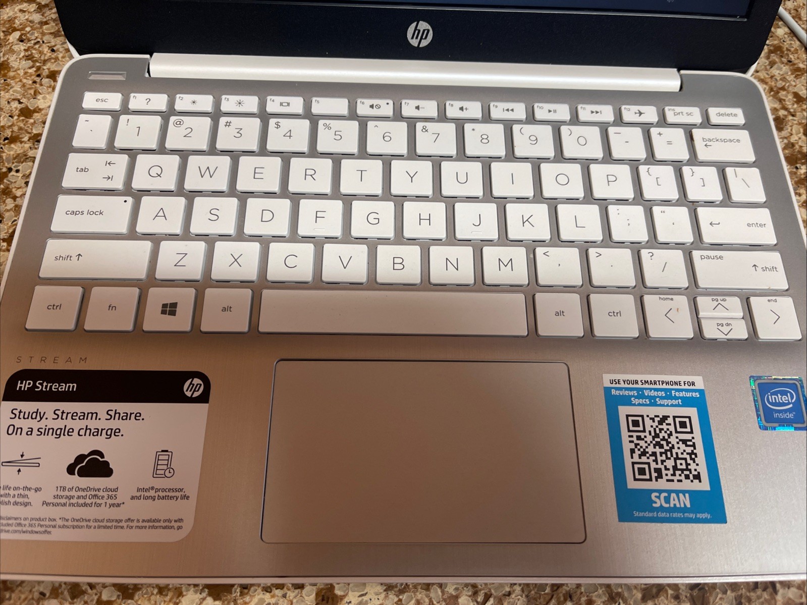 HP Stream 11-ak1012dx Laptop – Pearl White –Excellent Condition