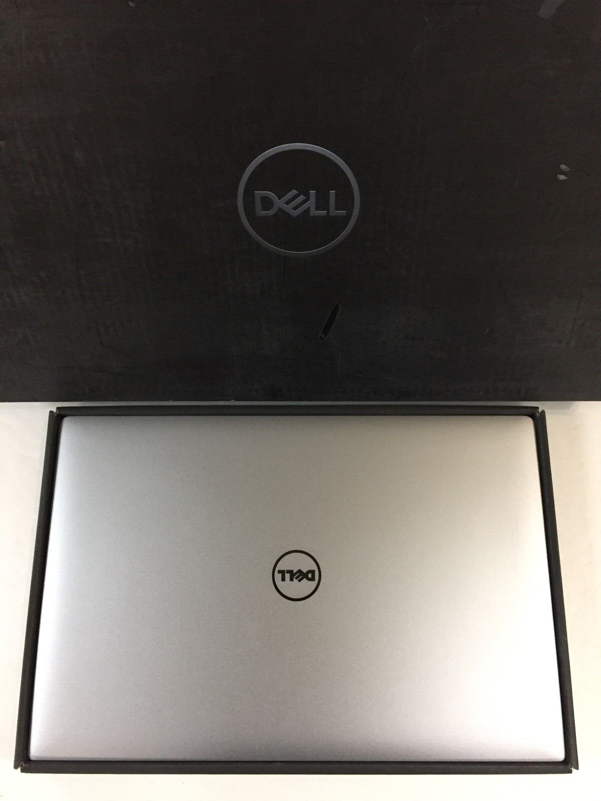 Dell XPS 9560-5000SLV-PUS 15.6 Touch Laptop/i5-7300HQ/8GB/256GB SSD/GTX 1050/W10
