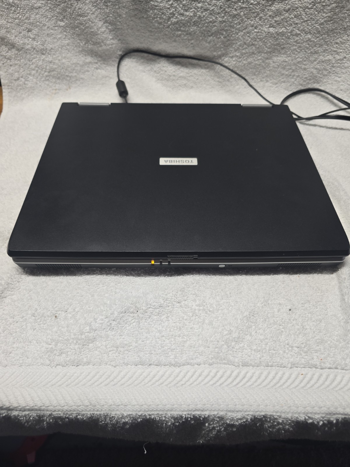 Toshiba Satelite L25-S119 PSL2XU-OOJOOD Intel Laptop Computer w/ Handheld Mouse
