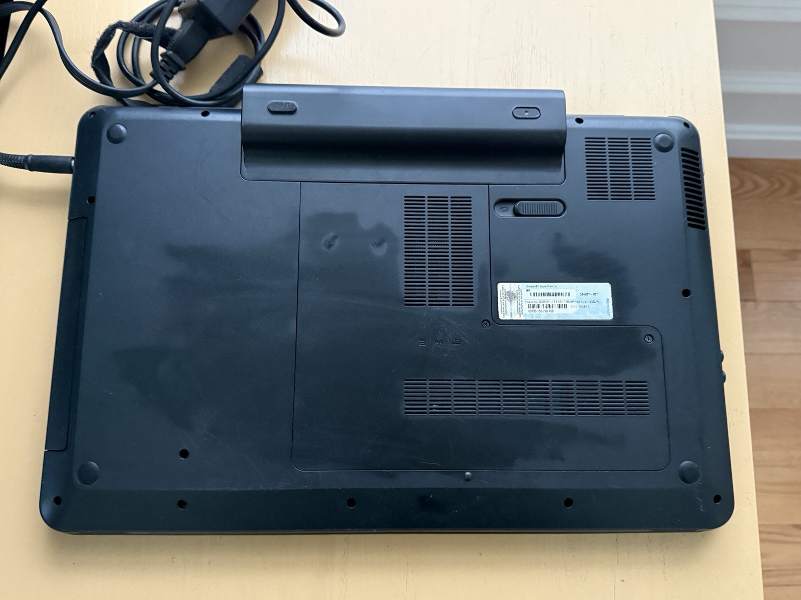 Hp Pavilion g7-1070us Intel i3 8 GB RAM – Cracked / Damage Screen – For Parts
