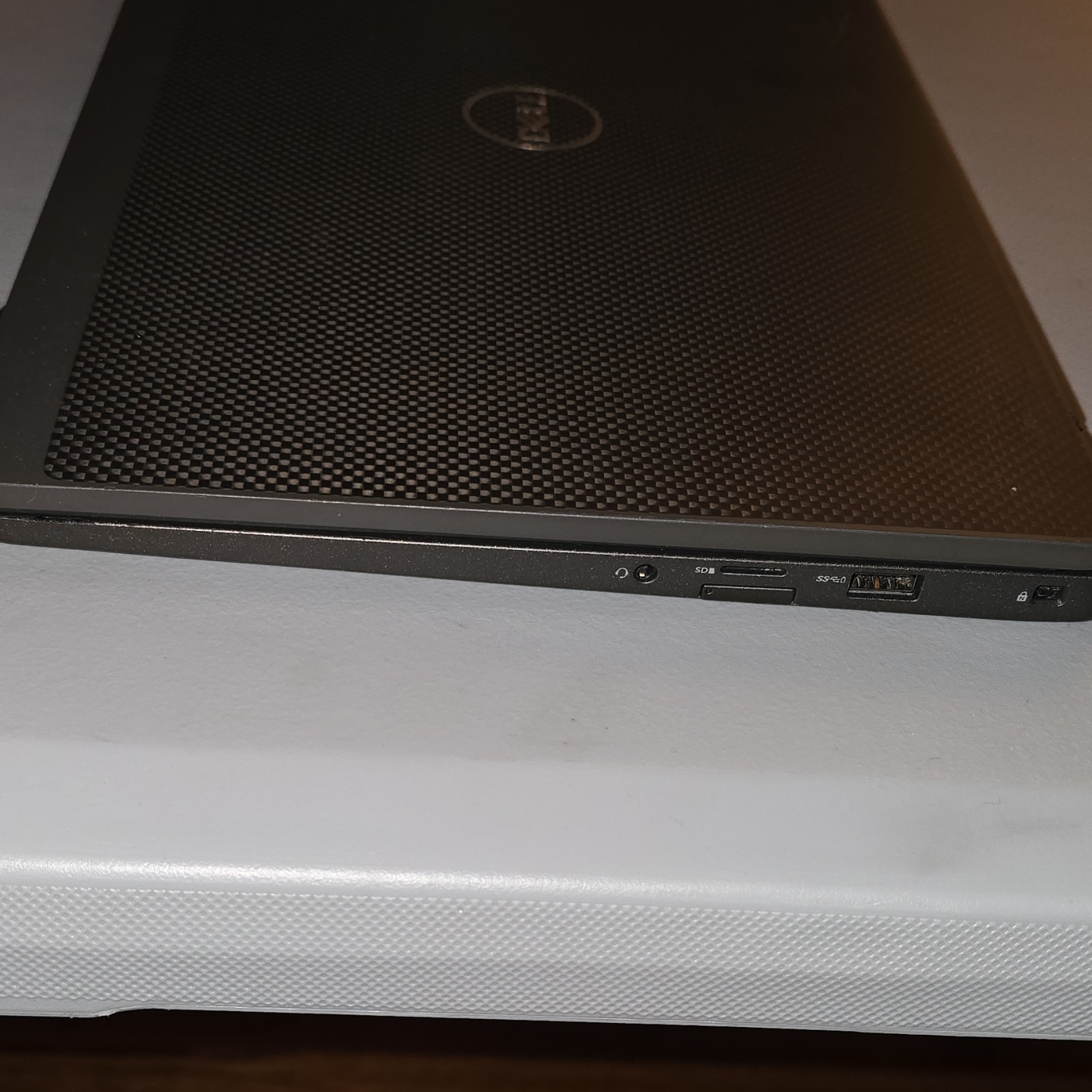 Dell Latitude 7400 14″ FHD i7 16GB RAM 256GB SSD Win 11 Black