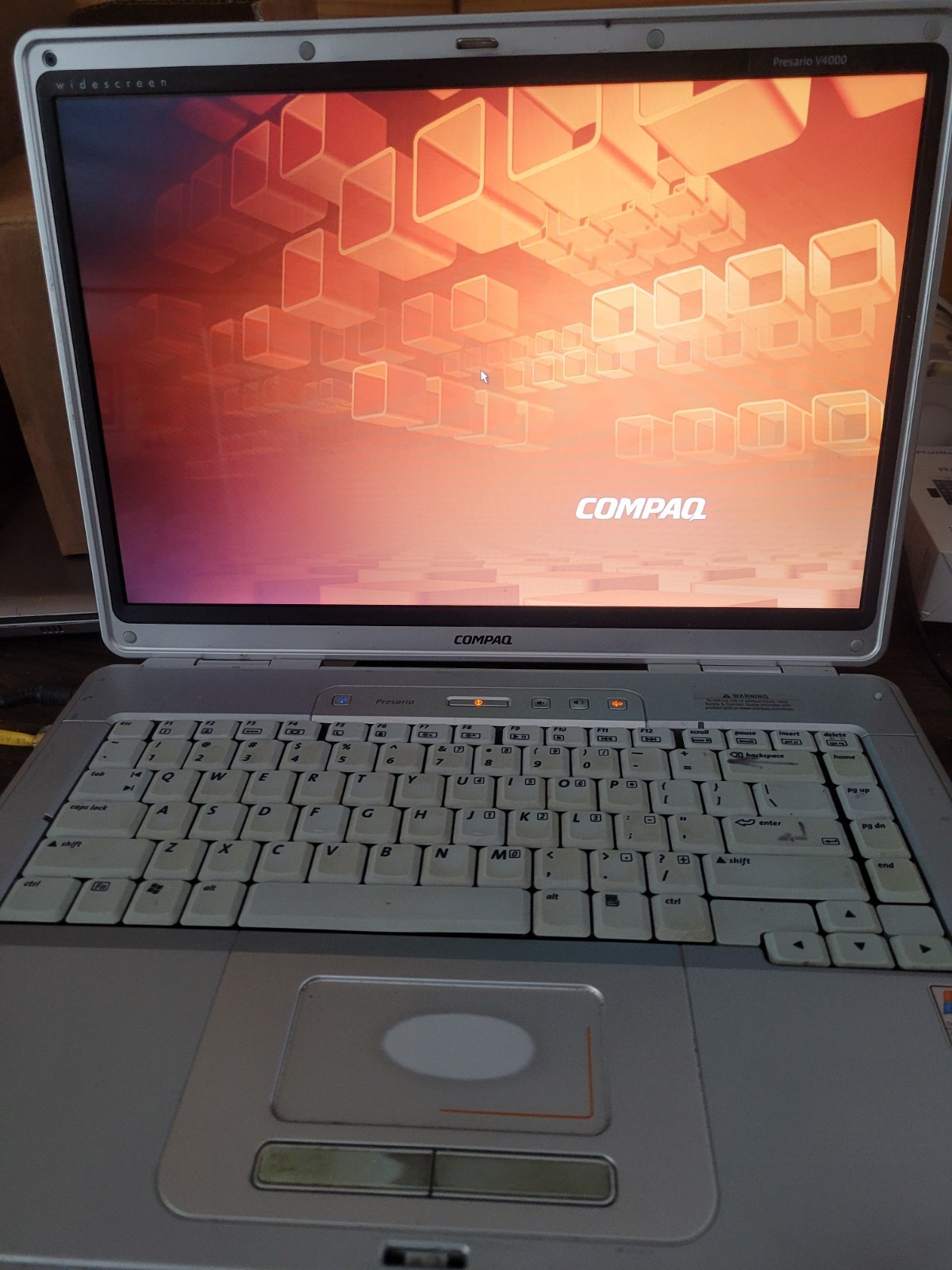 Compaq Presario V4000 Windows XP Laptop w/charger & battery (Read, No AC Cord)