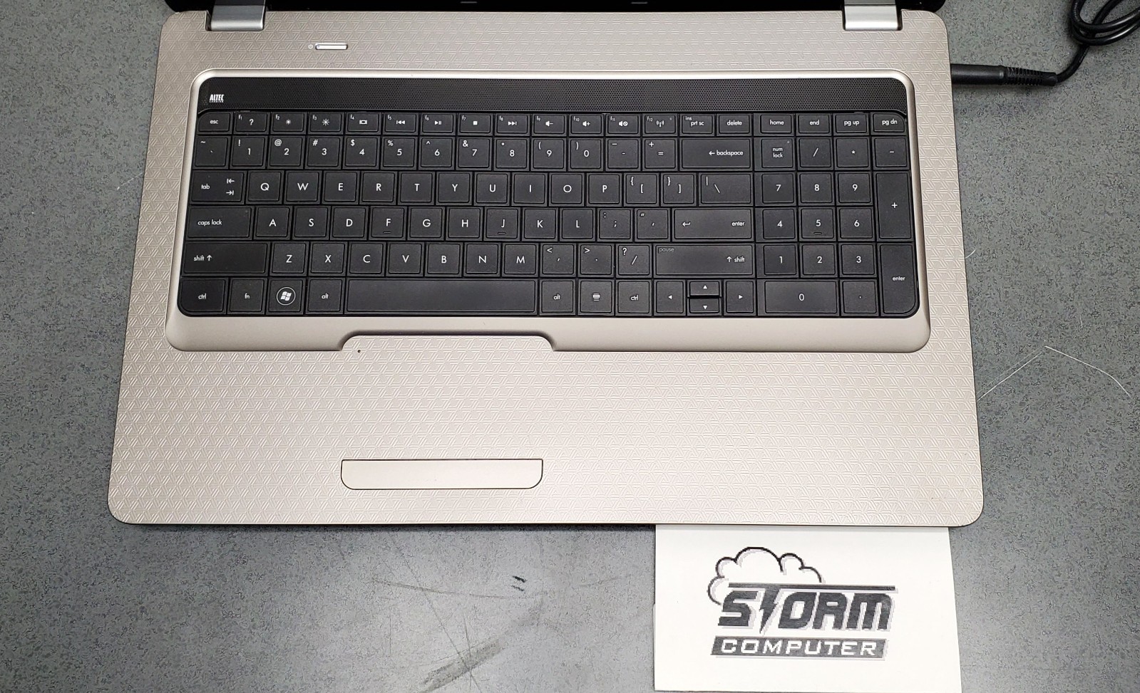 Vintage HP G72-B60US i3-M370 2.40 GHz 4GB 500GB 2.5″ HDD 17″ XG988UA