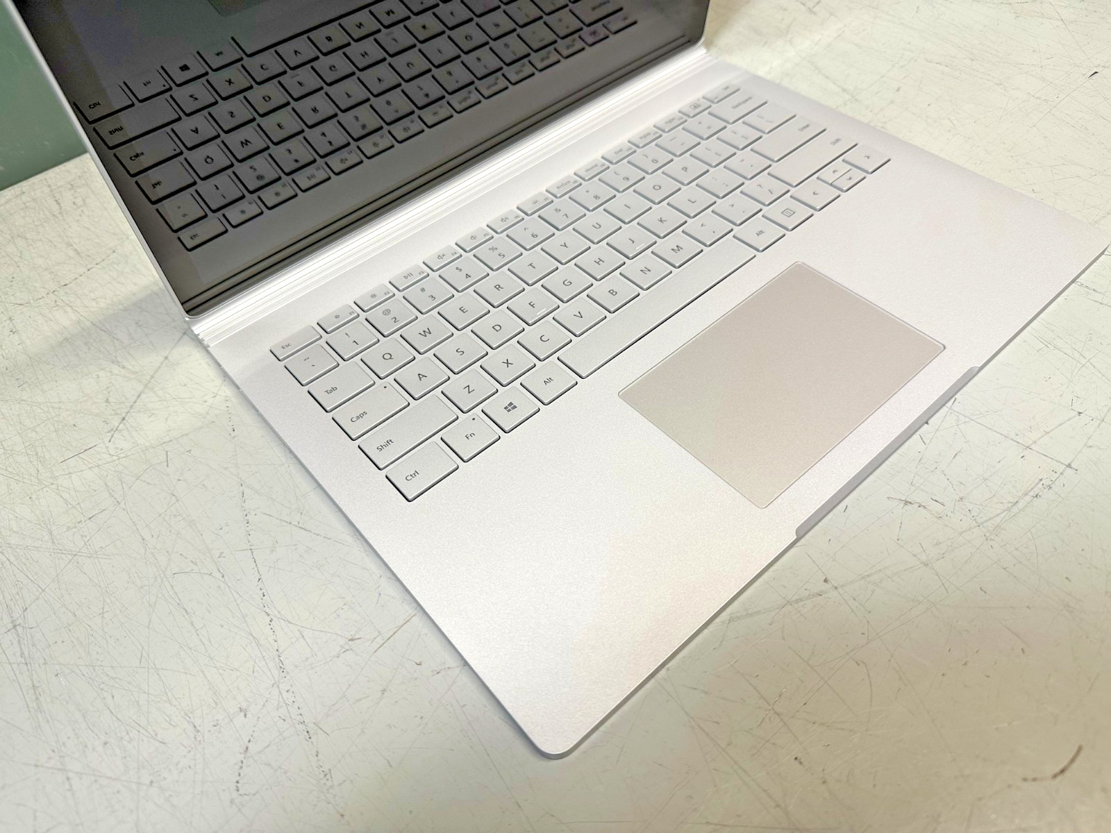 SURFACE BOOK 2 13.5″ TOUCH – i5-8350U | 8GB RAM | 256GB SSD | INTEL UHD | WIN 10