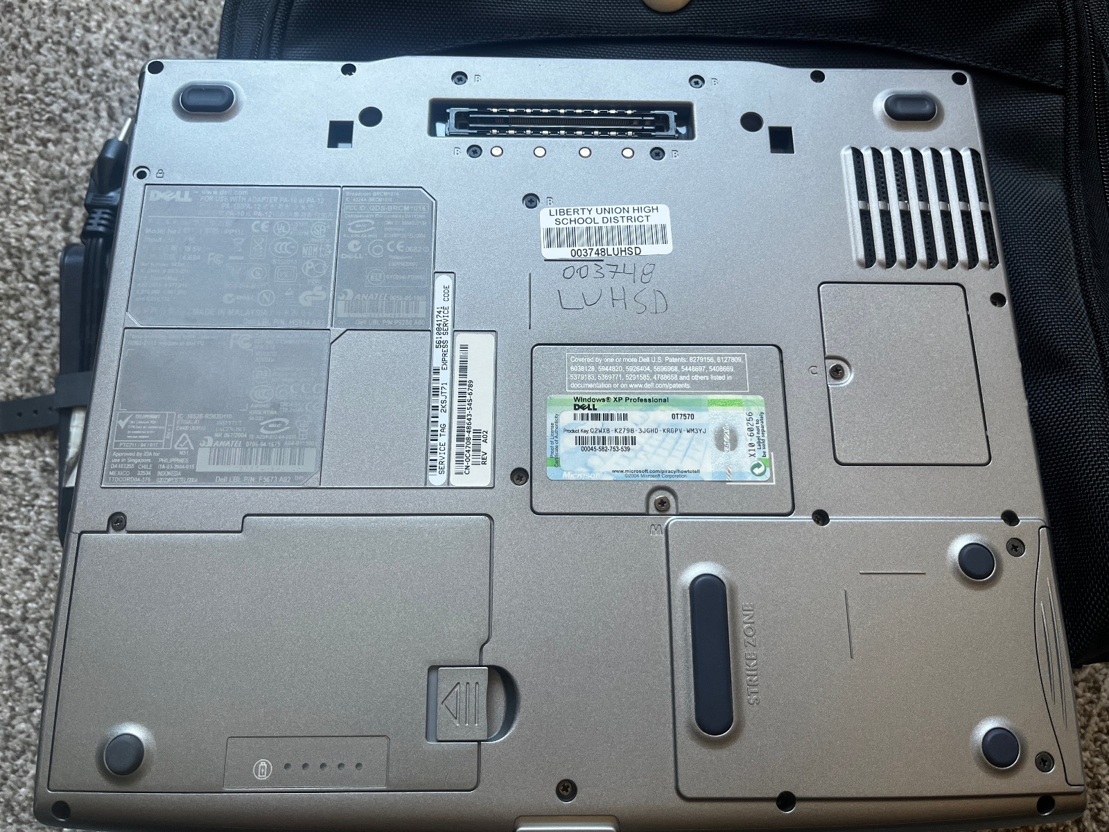 Dell Latitude D610 Retro Windows XP Laptop w/ charger 1GB RAM 1.86Ghz