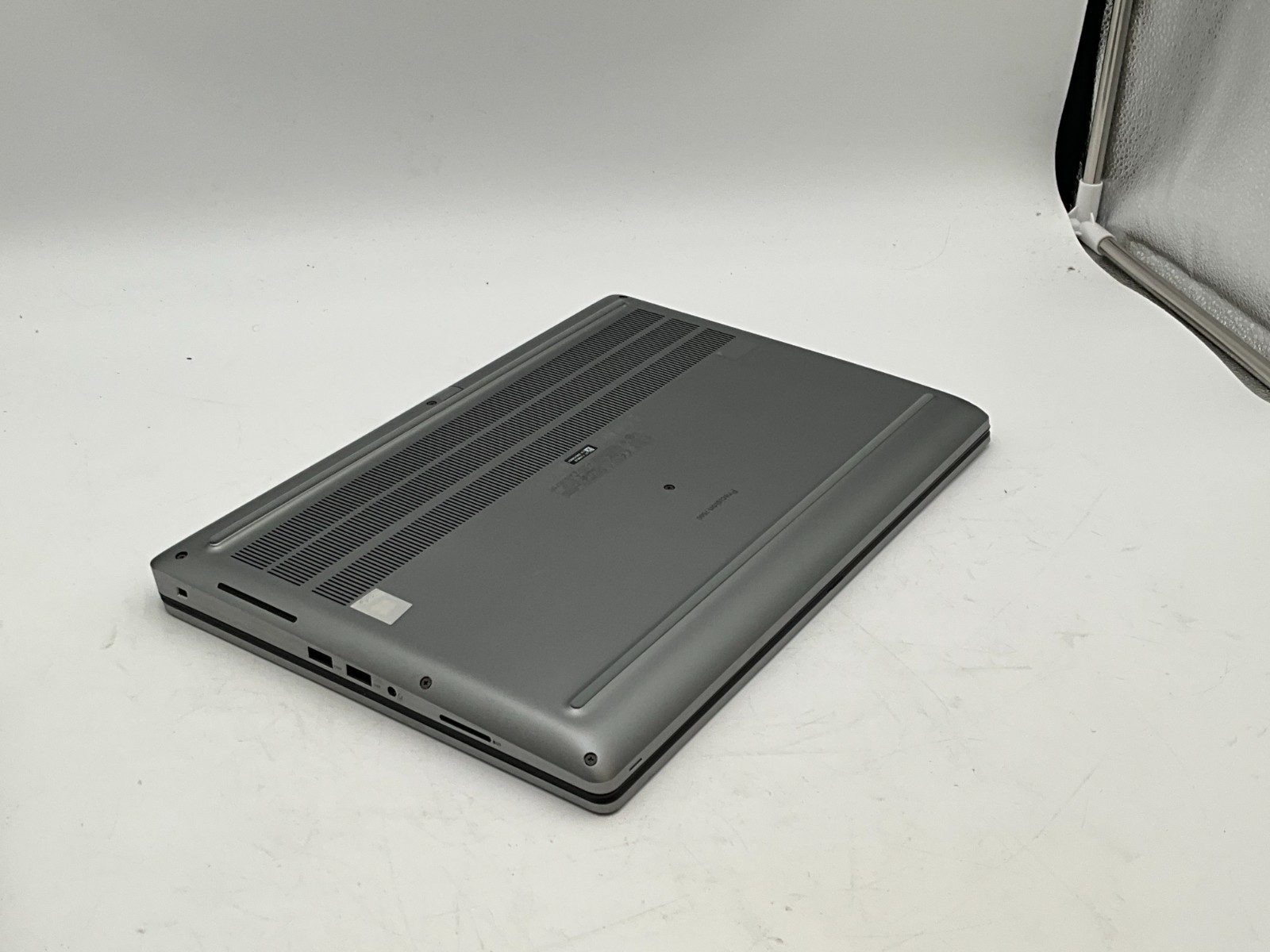 DELL Precision 7560 i7-11850H 2.50g 32GB 1tb T1200 15.6″ WIN11 Laptop FJXM0J3