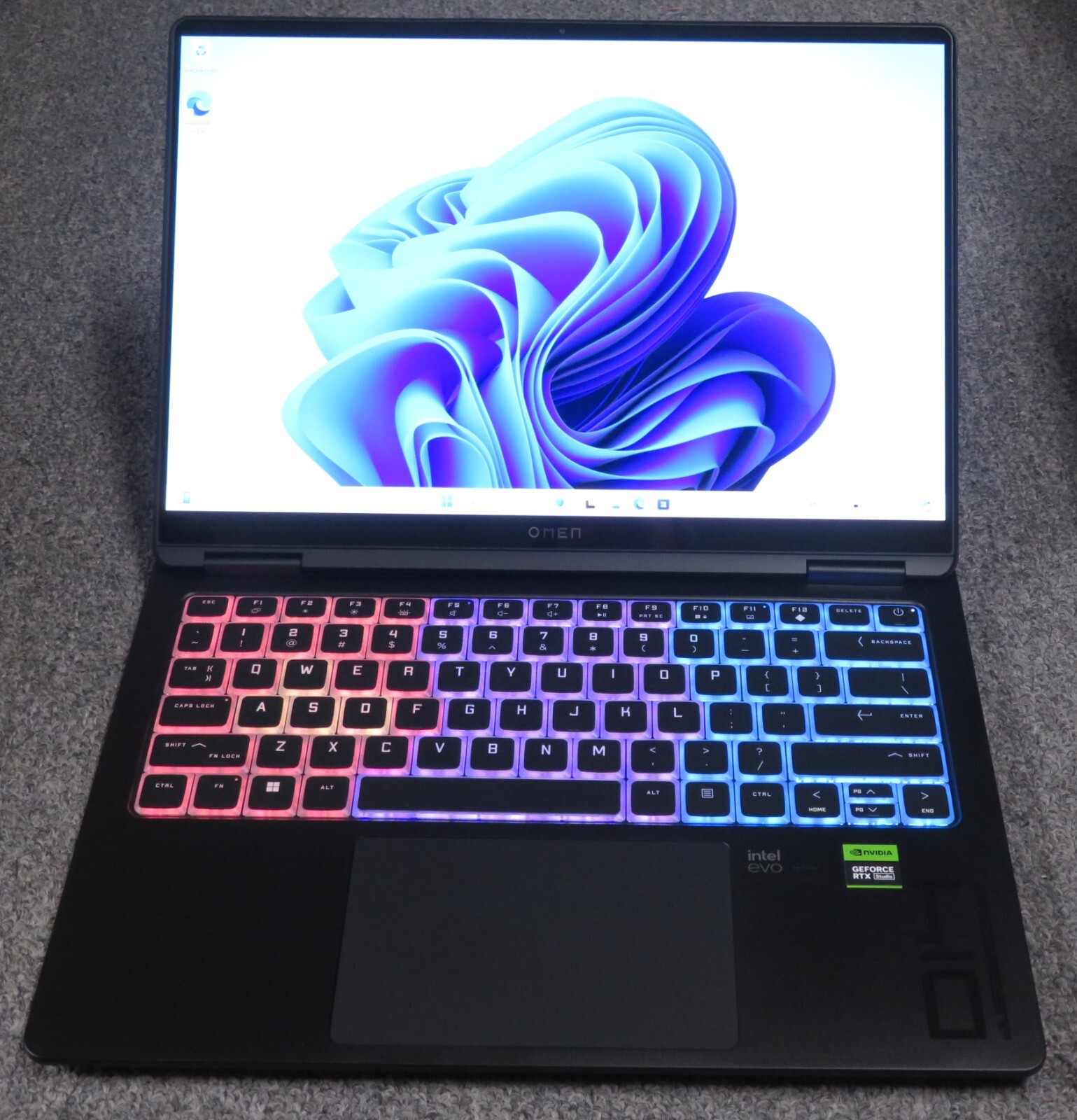 HP OMEN Transcend Gaming Laptop 14.0″OLED Ultra 9-185H RTX 4070 32GB RAM 1TB SSD