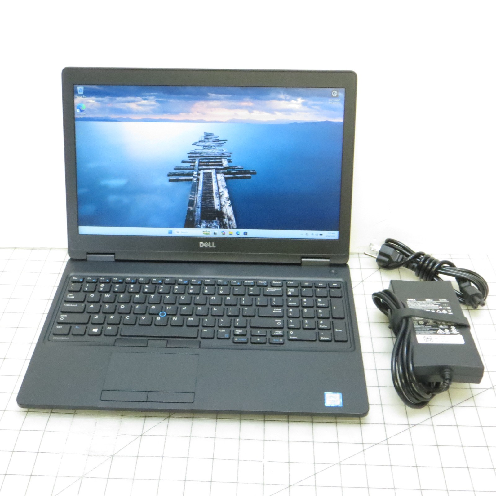 Dell Precision 3520 Intel i7 8GB RAM 256GB SSD Windows 11 Pro 15.6″ Laptop PC