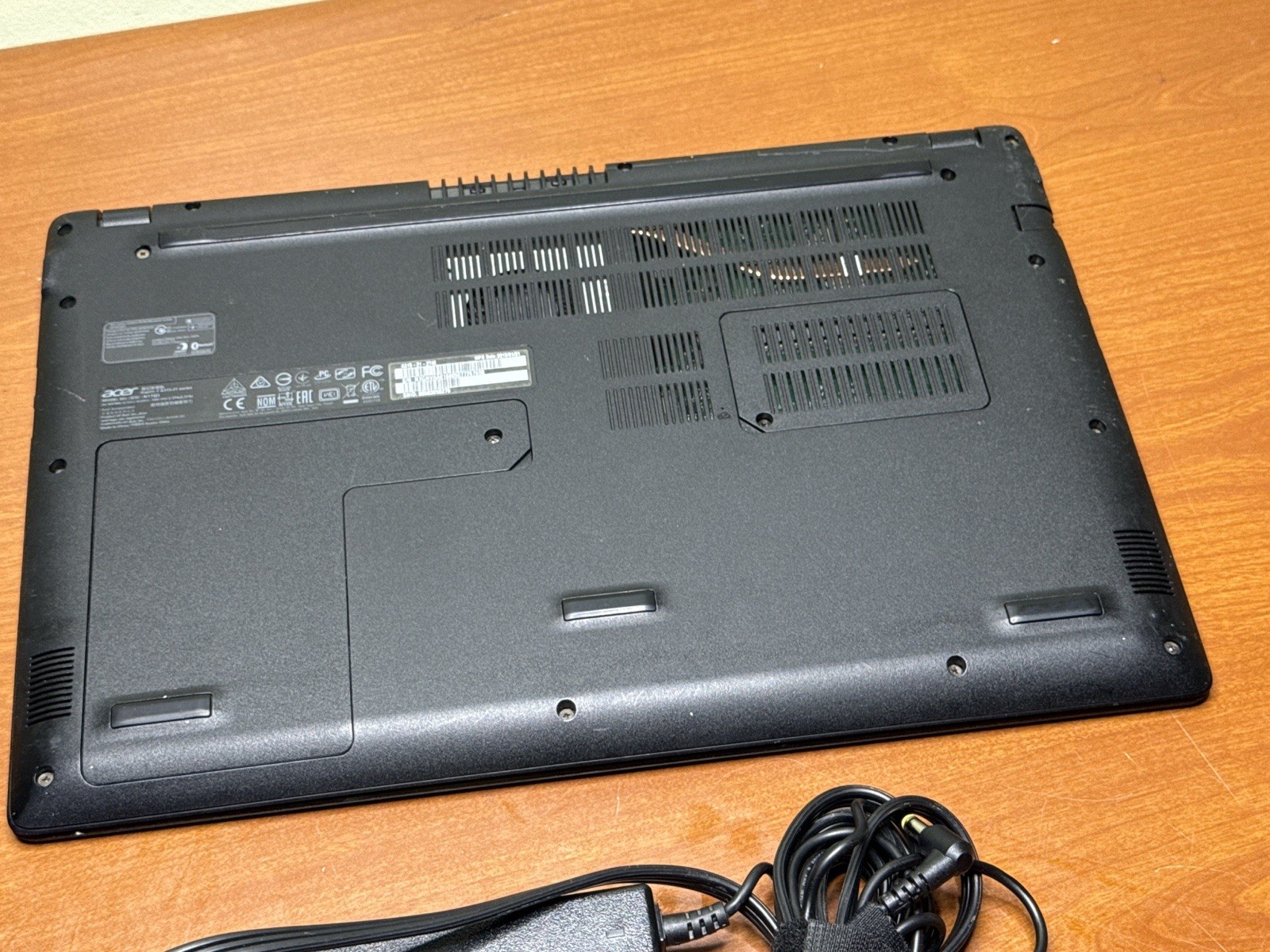 Acer Aspire 3 A315-21-274E 15.6 Laptop AMD E2-9000 4GB RAM Win 10 Charger