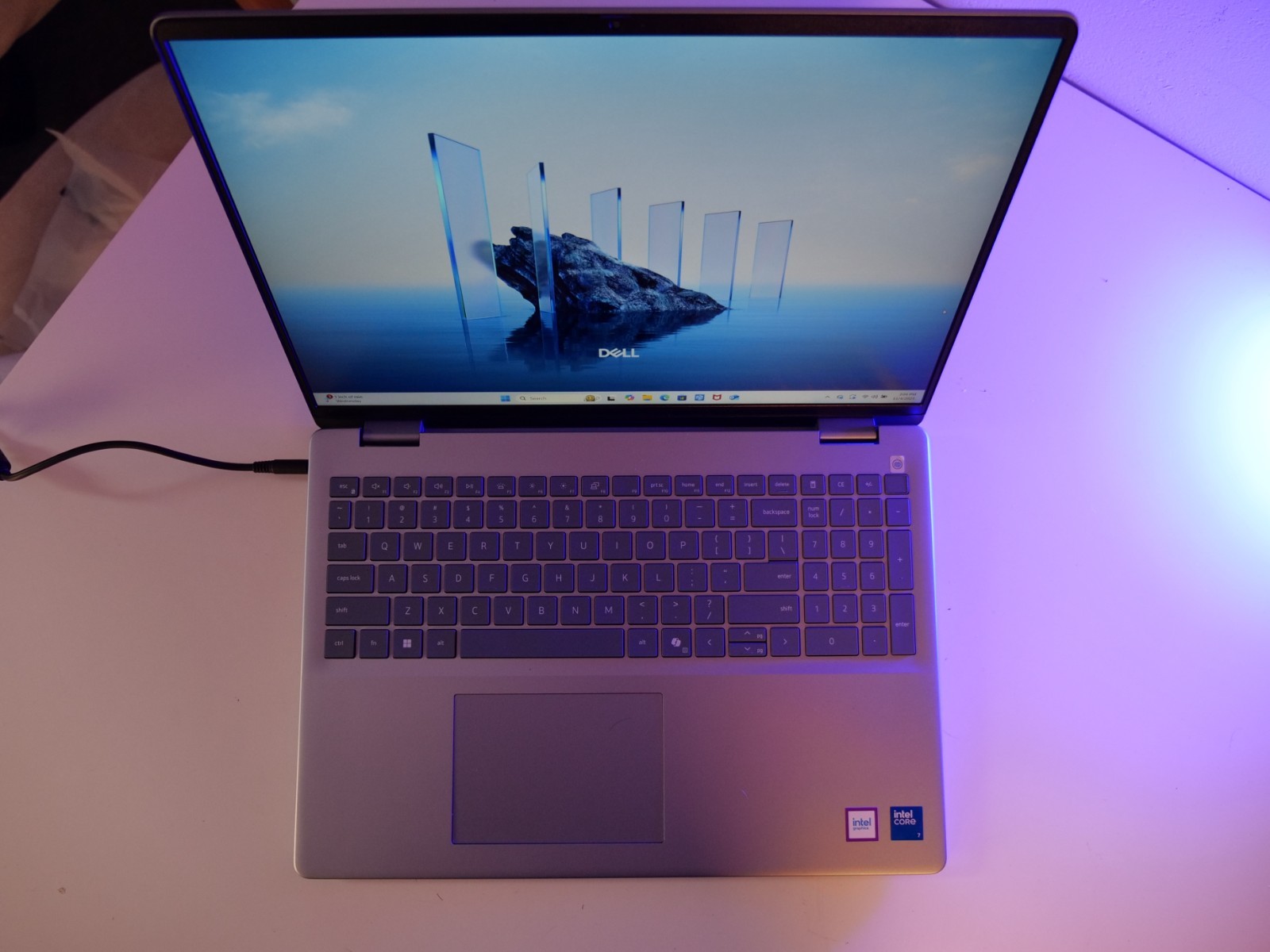 Dell 16 (DC16251) — 16″ FHD+ Touchscreen — Intel Core 7 150U / 16GB / 1TB SSD