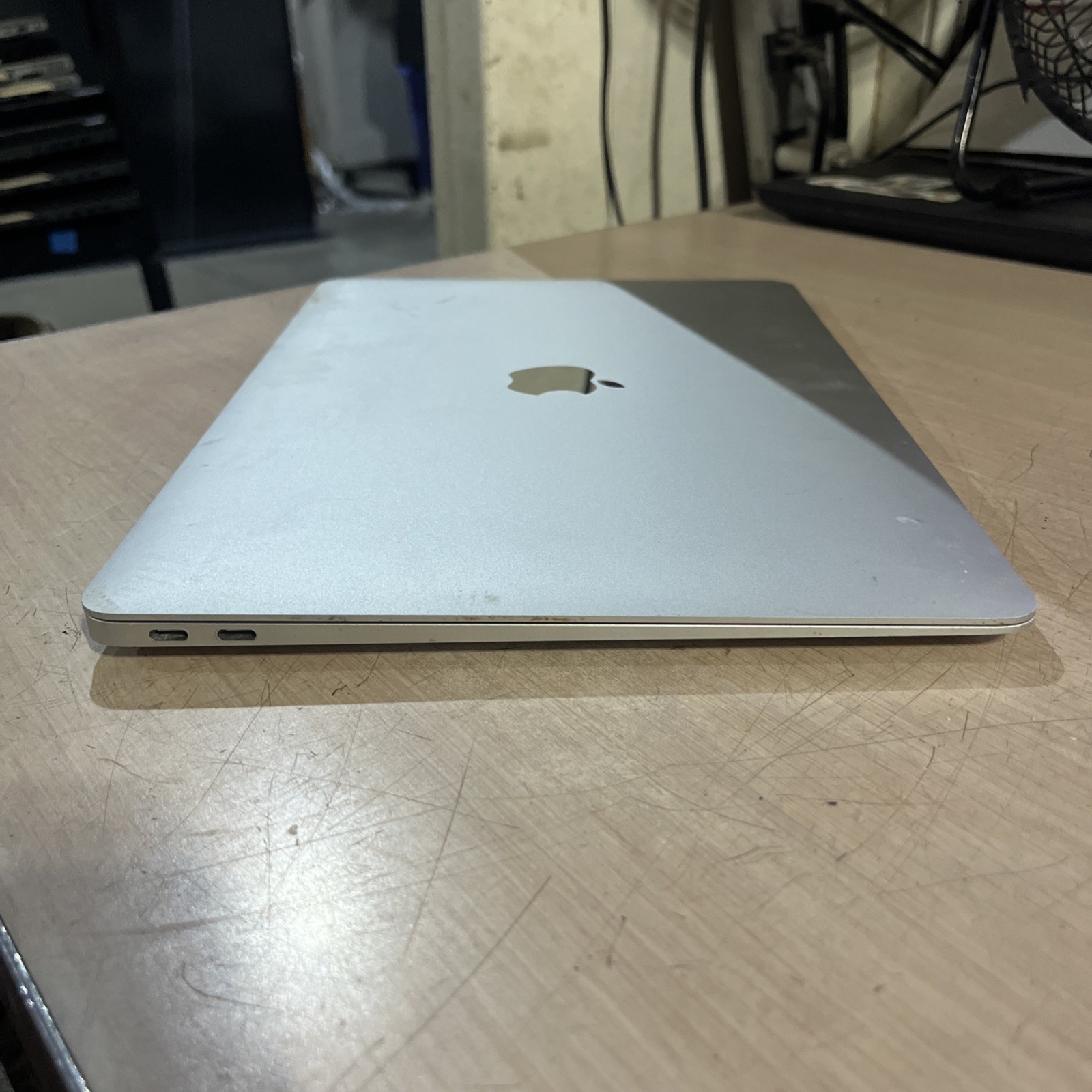 APPLE MACBOOK AIR 13″ SCISSOR, 2020 CORE I3-1000NG4 1.1GHZ 8GB RAM 256SSD .