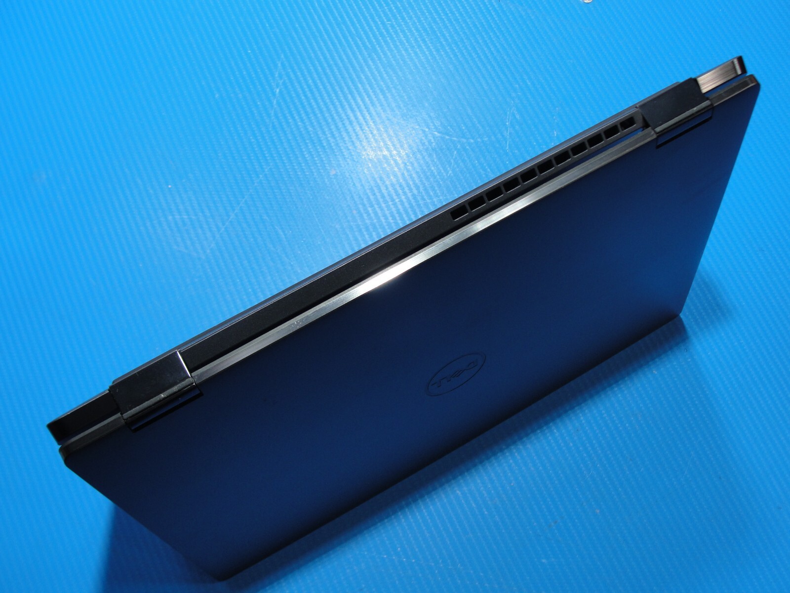 Dell Latitude 9330 2n1 13.3” WQXGA Intel Core i5-1240U 1.1GHz 16GB 256GB SSD
