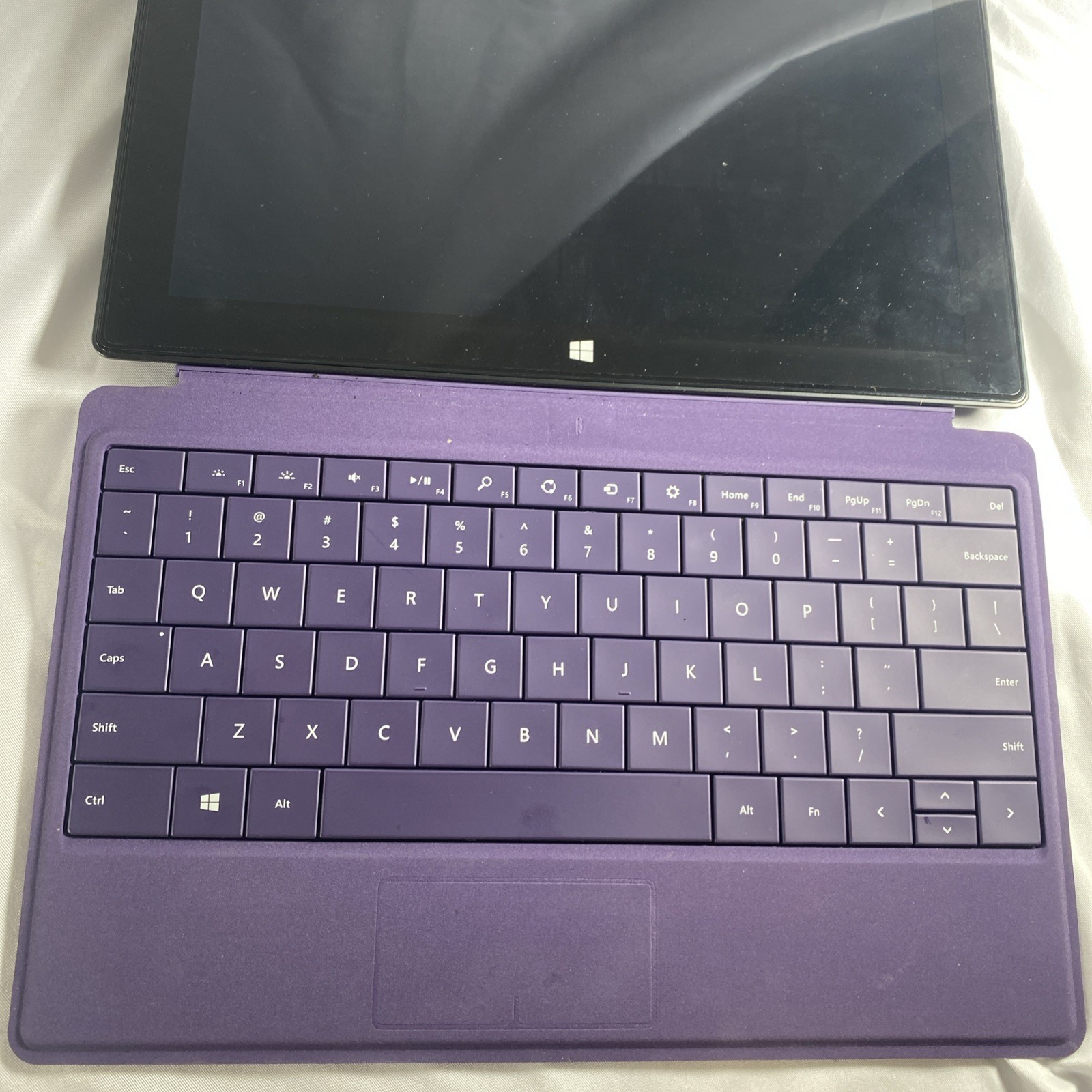 Microsoft Surface Model 1601 Windows 8 Pro -128gb – Needs new battery