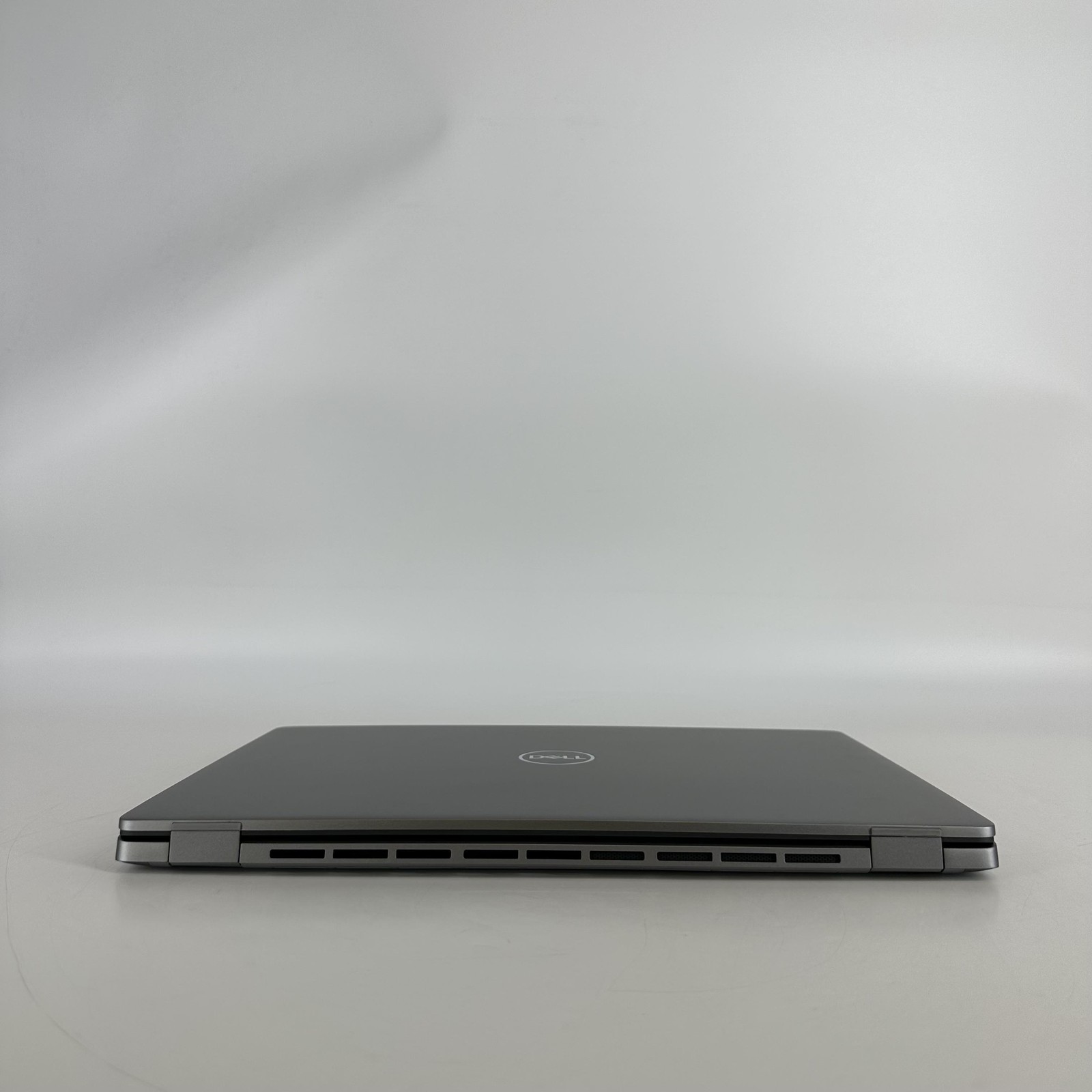 Dell Latitude 7650 16 Gray FHD+ 2.1 GHz Ultra 5 135U 16GB 256GB SSD Excellent